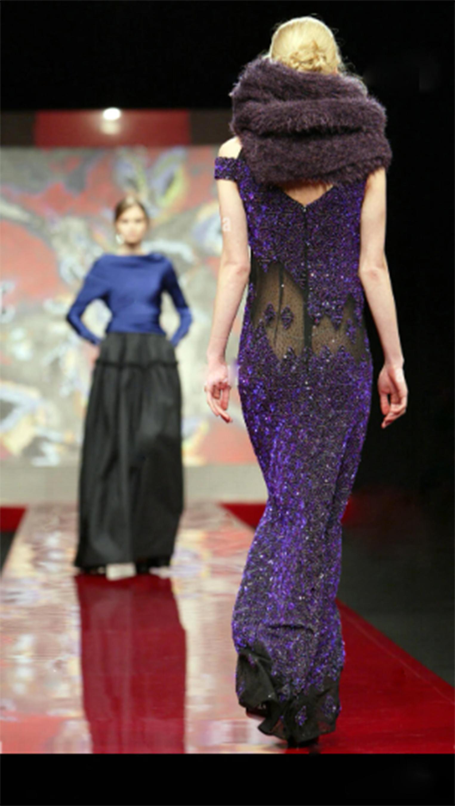 2007 Runway Guy Laroche Purple Sequin Maxi Dress In Excellent Condition For Sale In London, GB