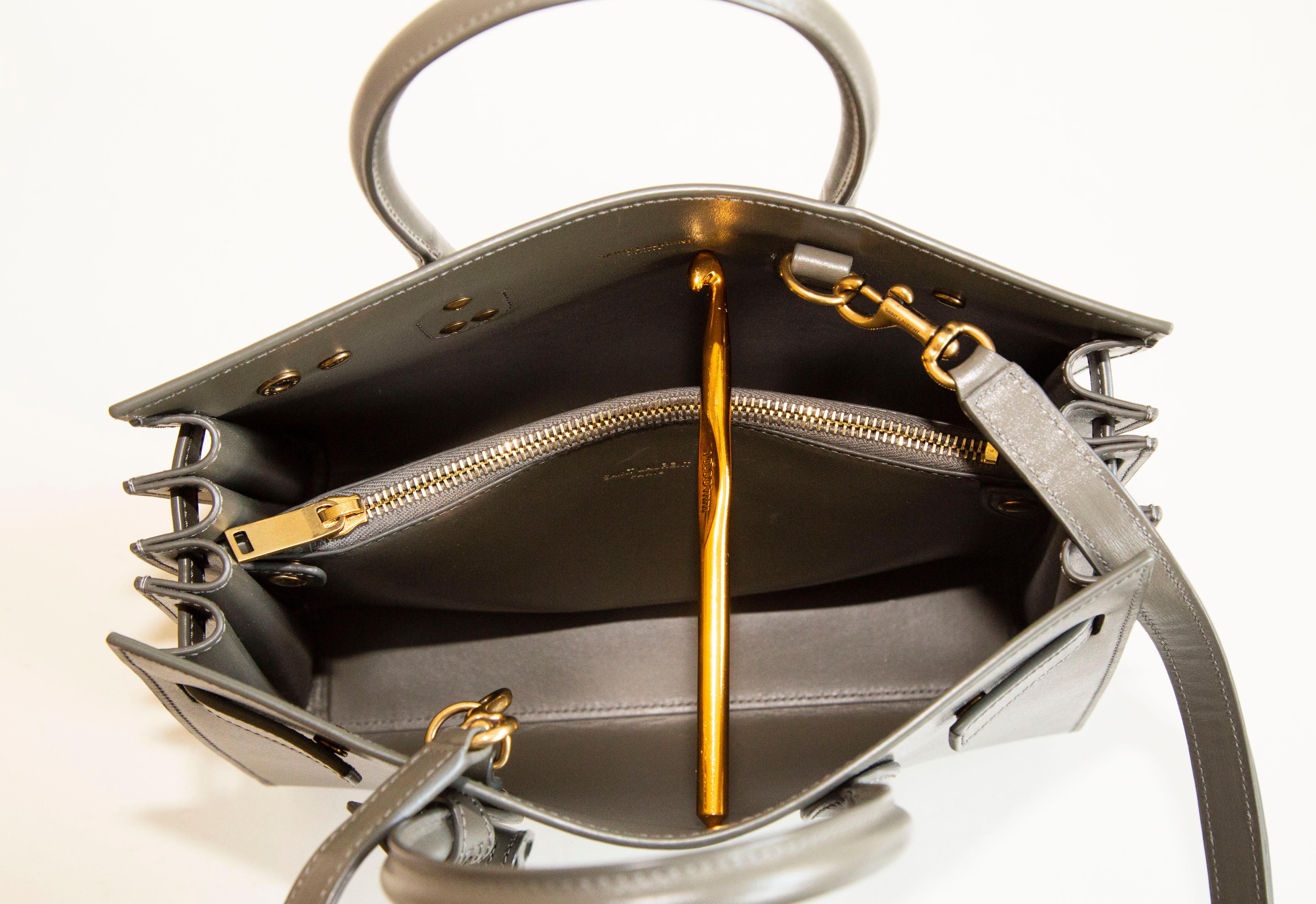 Bolso convertible Sac de Jour Baby caqui-verde de Saint Laurent de los años 2000 en venta 6