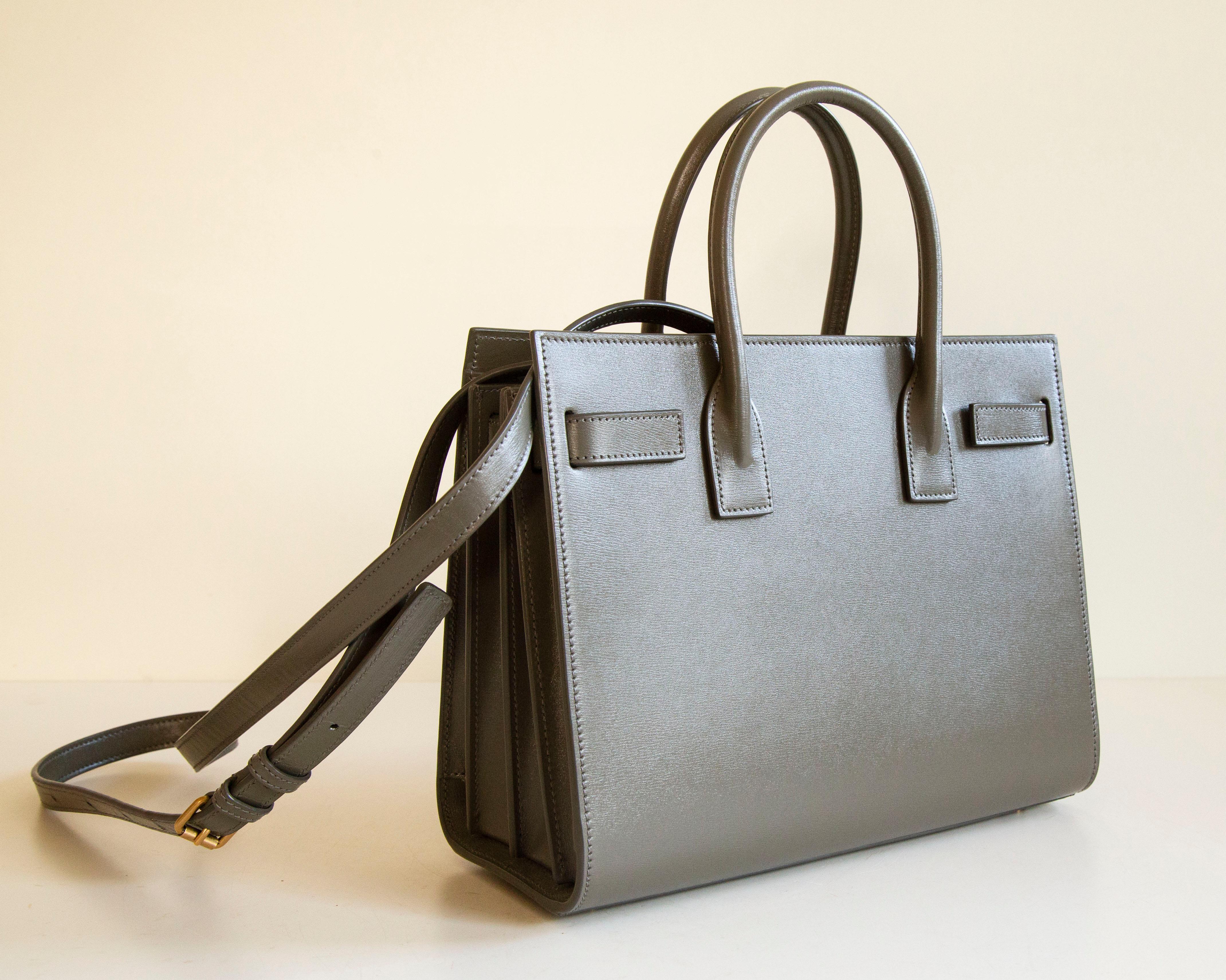 Bolso convertible Sac de Jour Baby caqui-verde de Saint Laurent de los años 2000 en venta 1