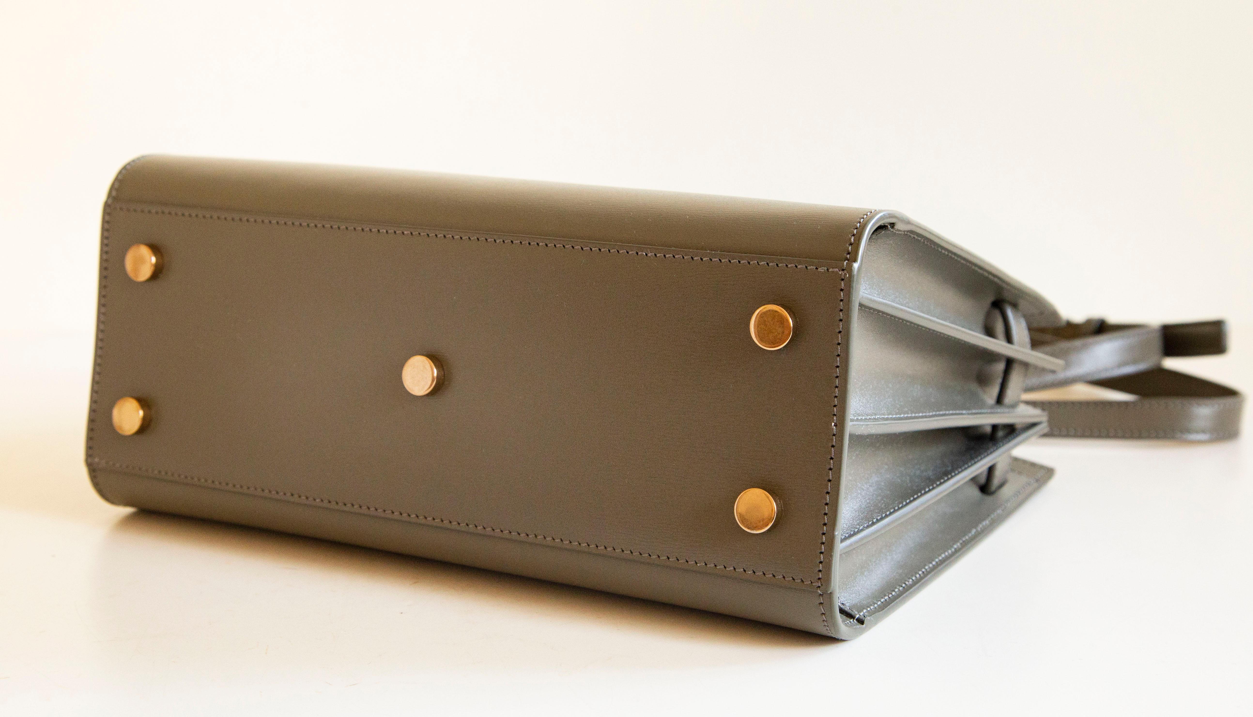 Bolso convertible Sac de Jour Baby caqui-verde de Saint Laurent de los años 2000 en venta 4