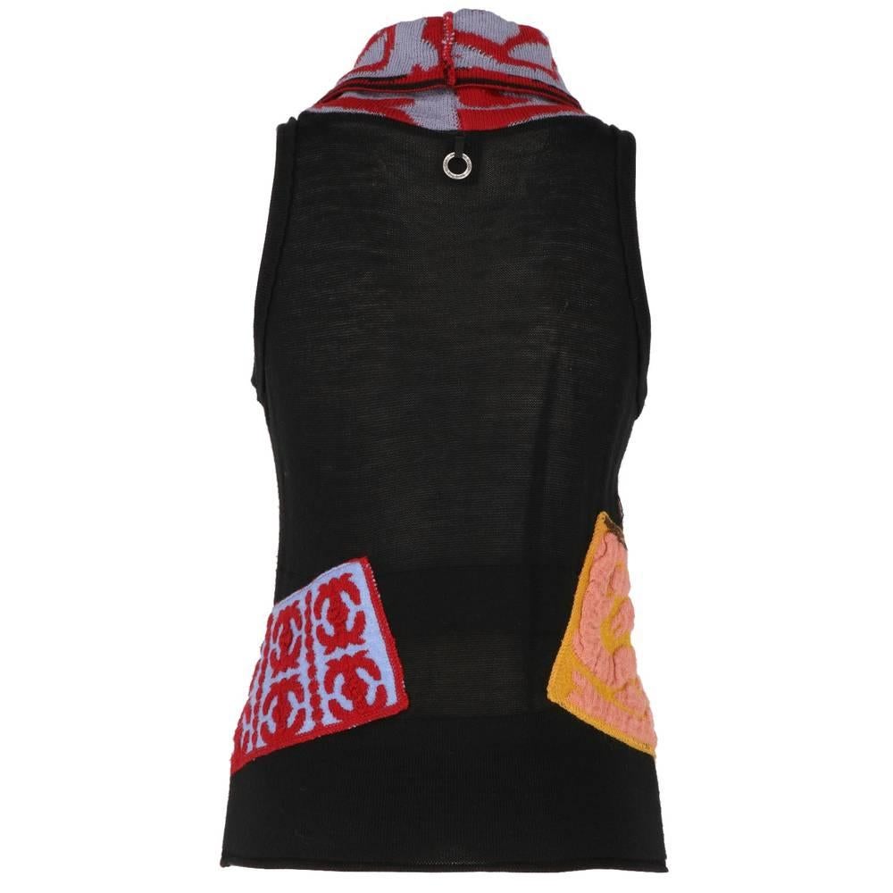 Save the Queen! wool blend turtleneck top. Asymmetrical and sleeveless model with multicolor panels and contrasting patterns. Tight fit.

Years: 2000s
Made in Italy

Size: L
Flat measurements
Height: 58 cm
Bust: 43 cm
Shoulders: 29 cm

Composition: