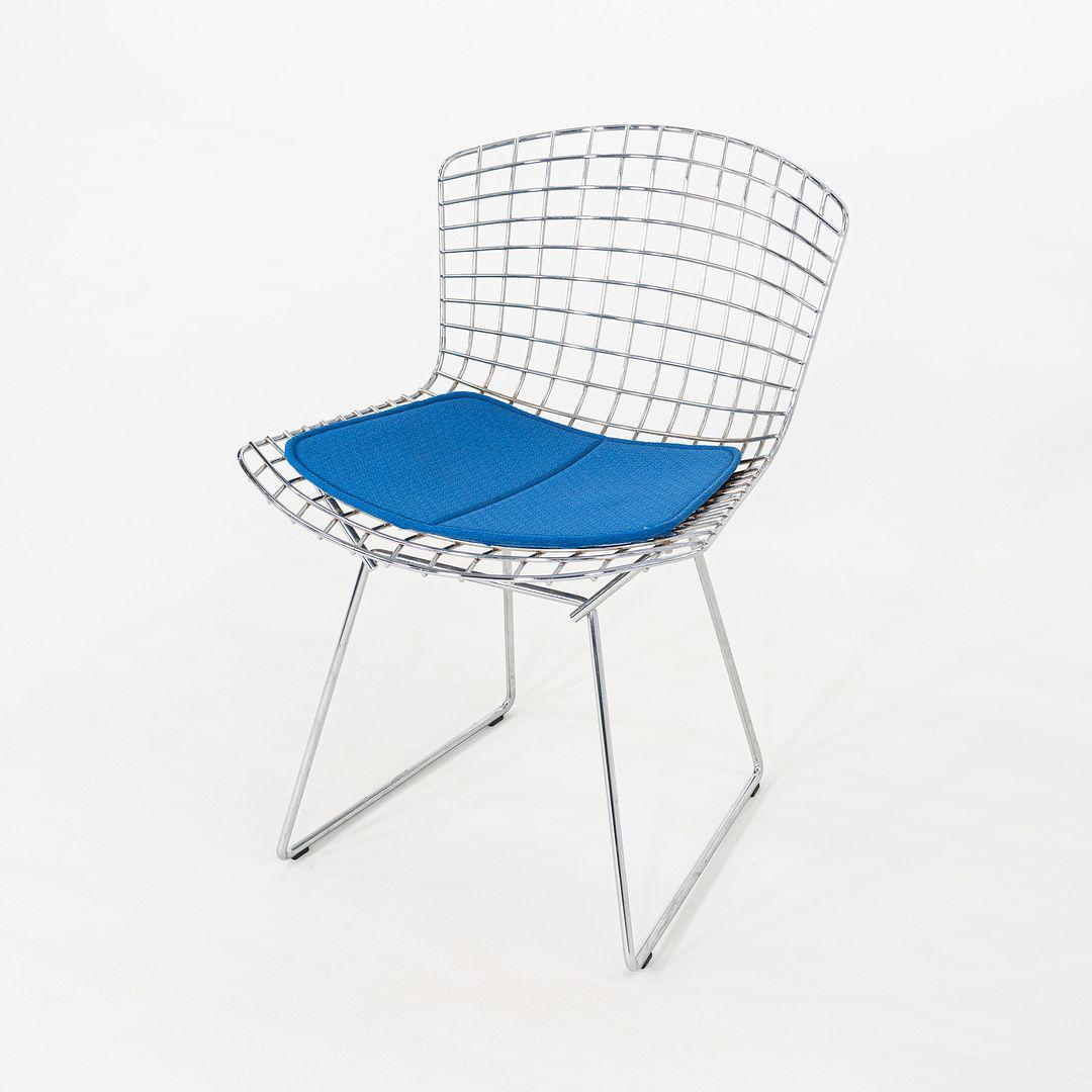 Contemporary 2000s Set of Five Harry Bertoia for Knoll Dining / Side Chairs w/ Blue Cushions For Sale