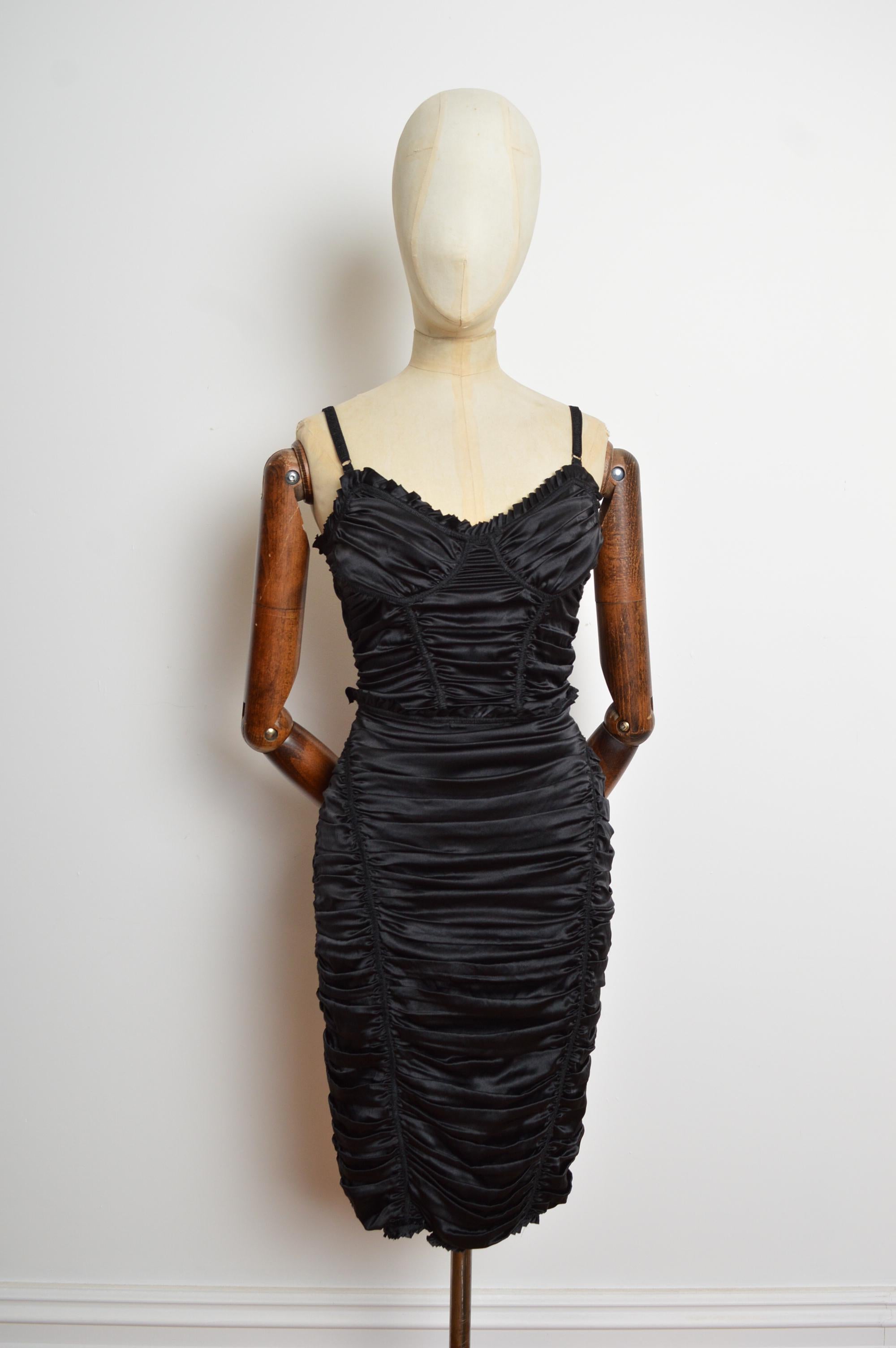 2000s Sexy Vestido de cóctel negro de satén acanalado de DOLCE & GABBANA en venta 2