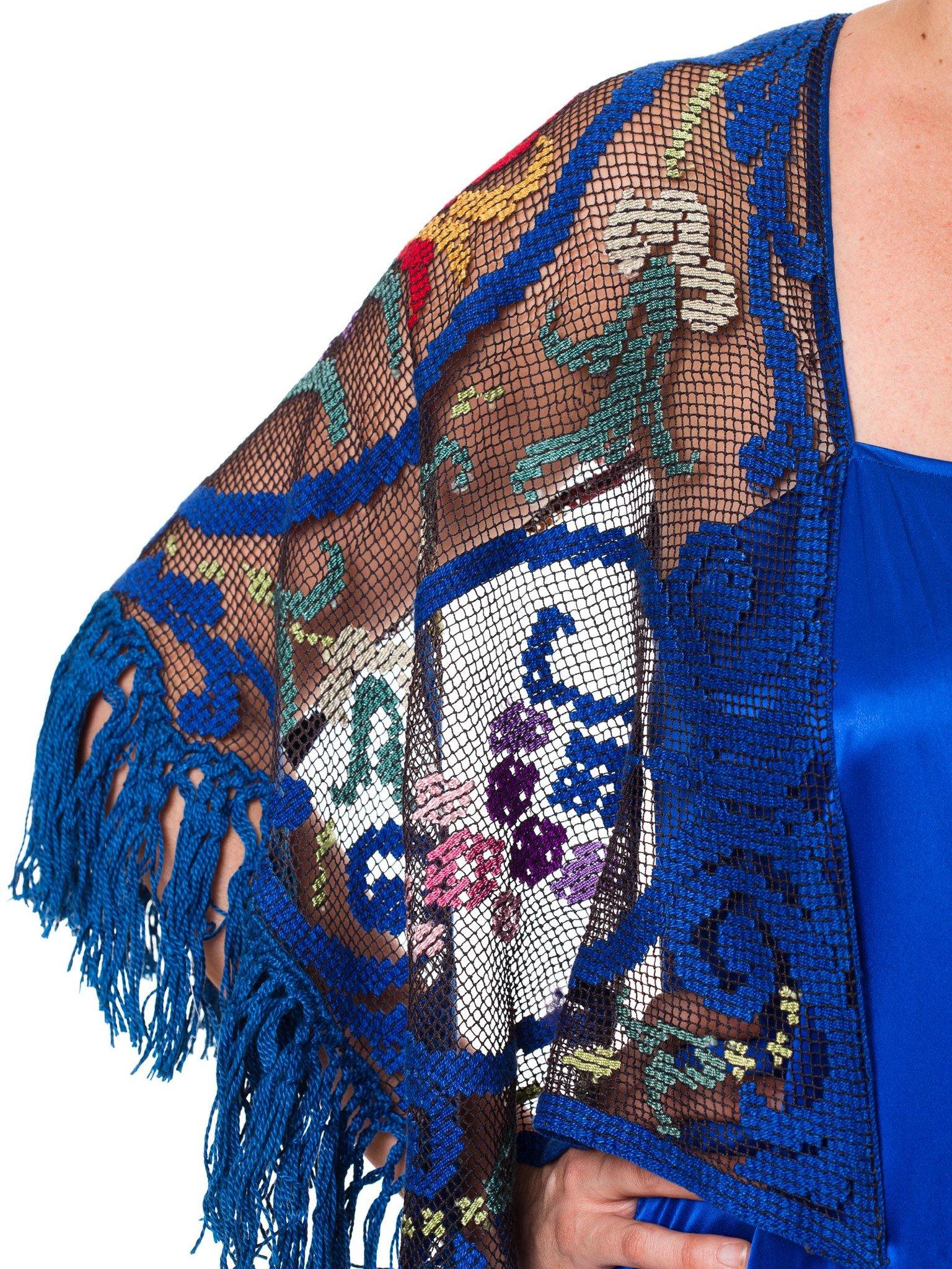 Charmeuse de soie bleue  Robe en mousseline de soie avec manches en dentelle ancienne en vente 3