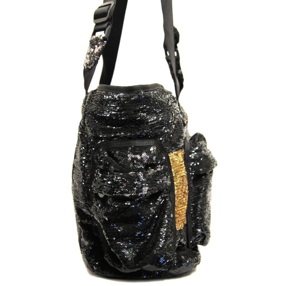 Sonia Rykiel contrasting black and gold sequins and front logo bag. Large zip pocket, three external patch pockets and one welt on the back. Two adjustable nylon handles.

Height: 28 cm
Width: 42 cm
Depth: 14 cm

Product code: X5072

Composition: