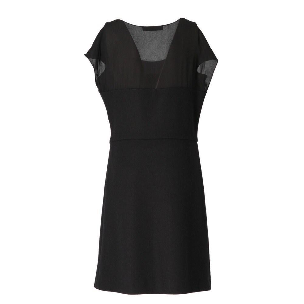 Stella McCartney black wool sleeveless dress. Semi-transparent top part.

Size: 46 IT

Flat measurements
Height: 91 cm
Bust: 47 cm
Shoulders: 48 cm
Waist: 41 cm

Composition: Wool – Viscose

Made in: Italy

Condition: Very good conditions