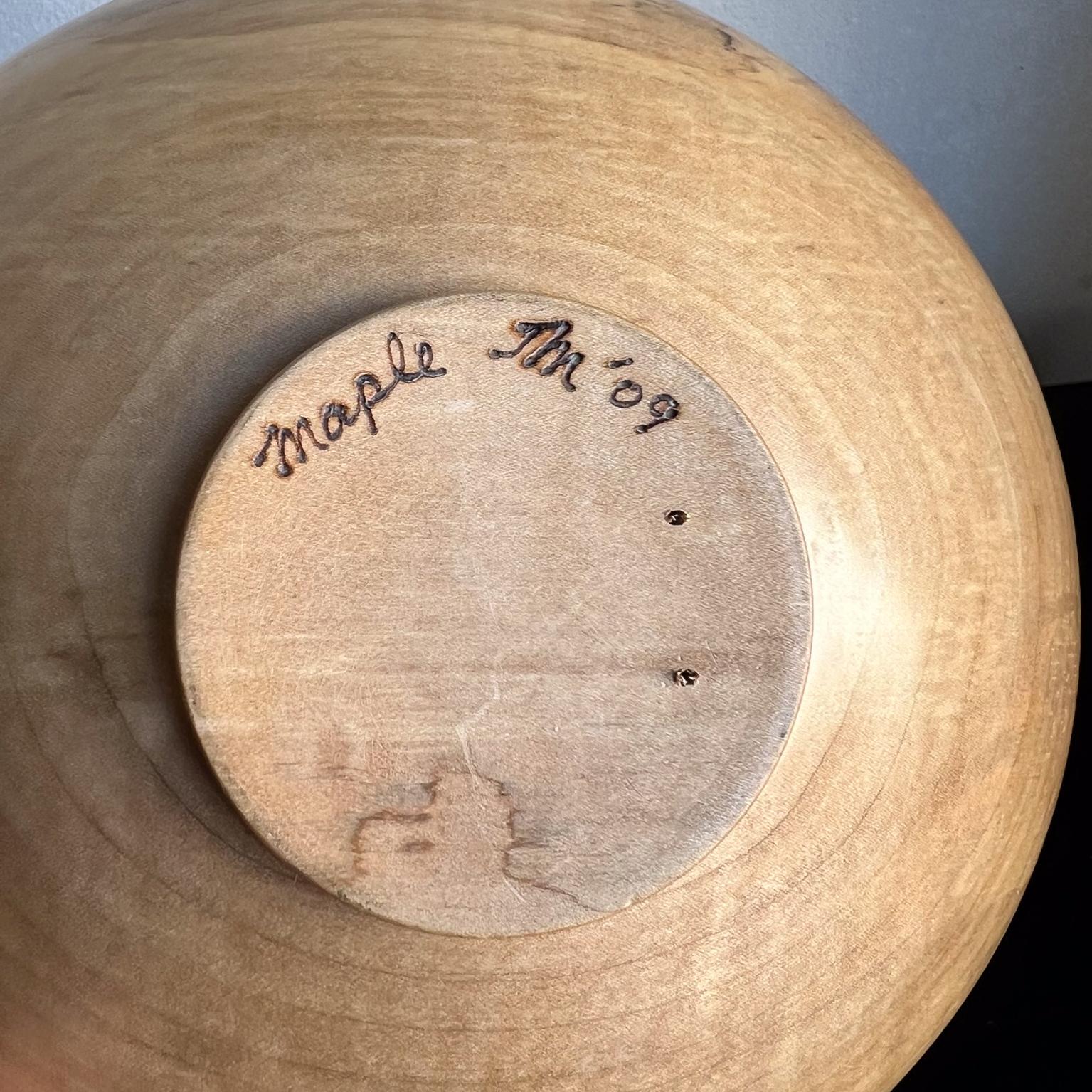 Érable Années 2000 Studio A Bol en érable Sculpture en bois tourné en vente