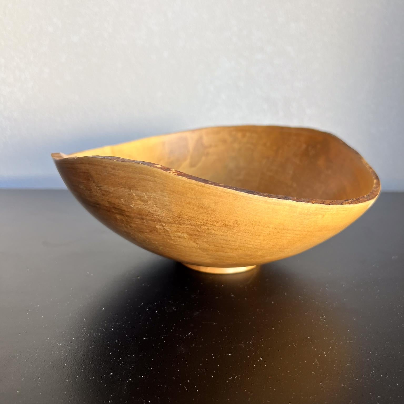 Années 2000 Studio A Bol en érable Sculpture en bois tourné en vente 3