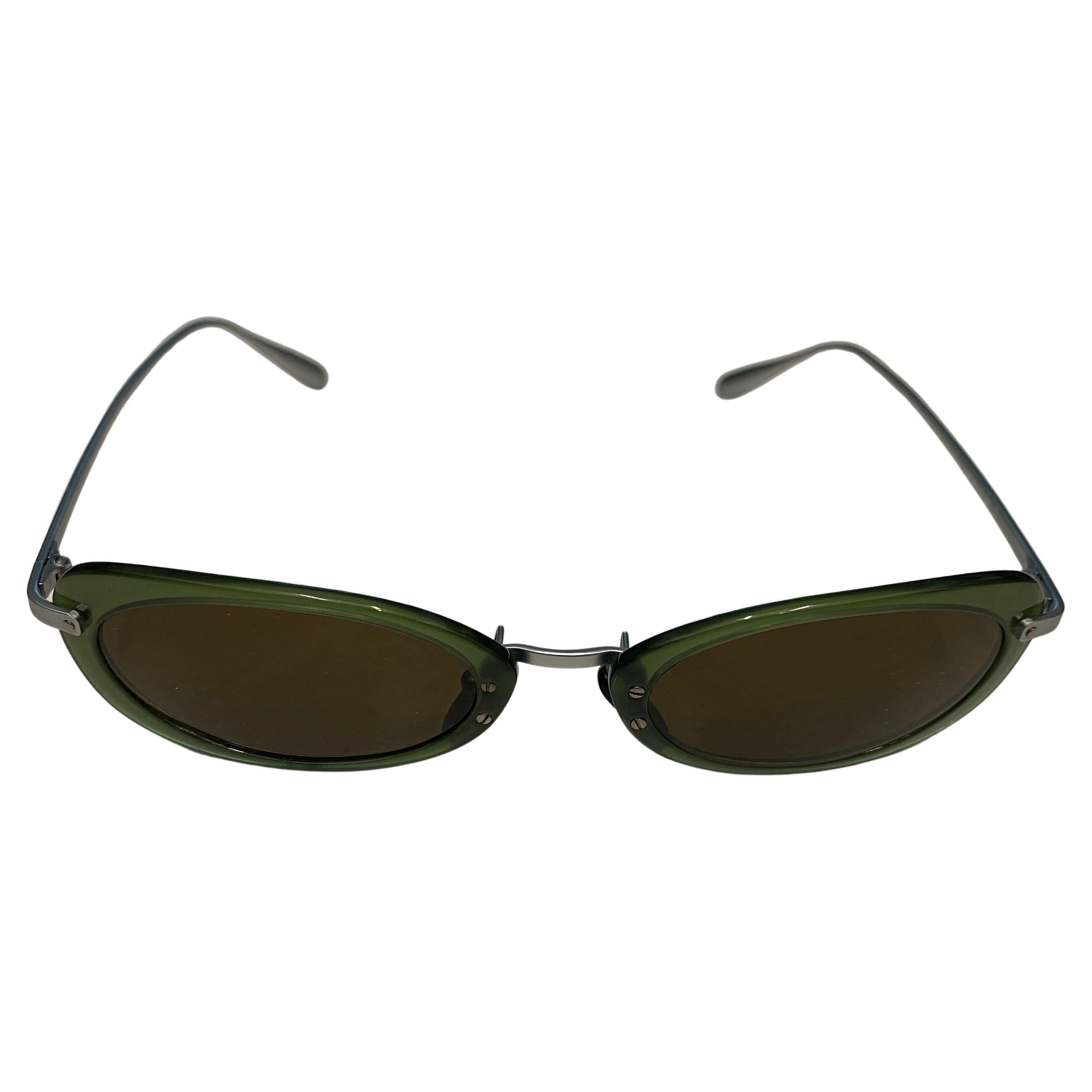 A pair of sunglasses designed and manufactured in Italy by Nina Ricci, they are in very good conditions.