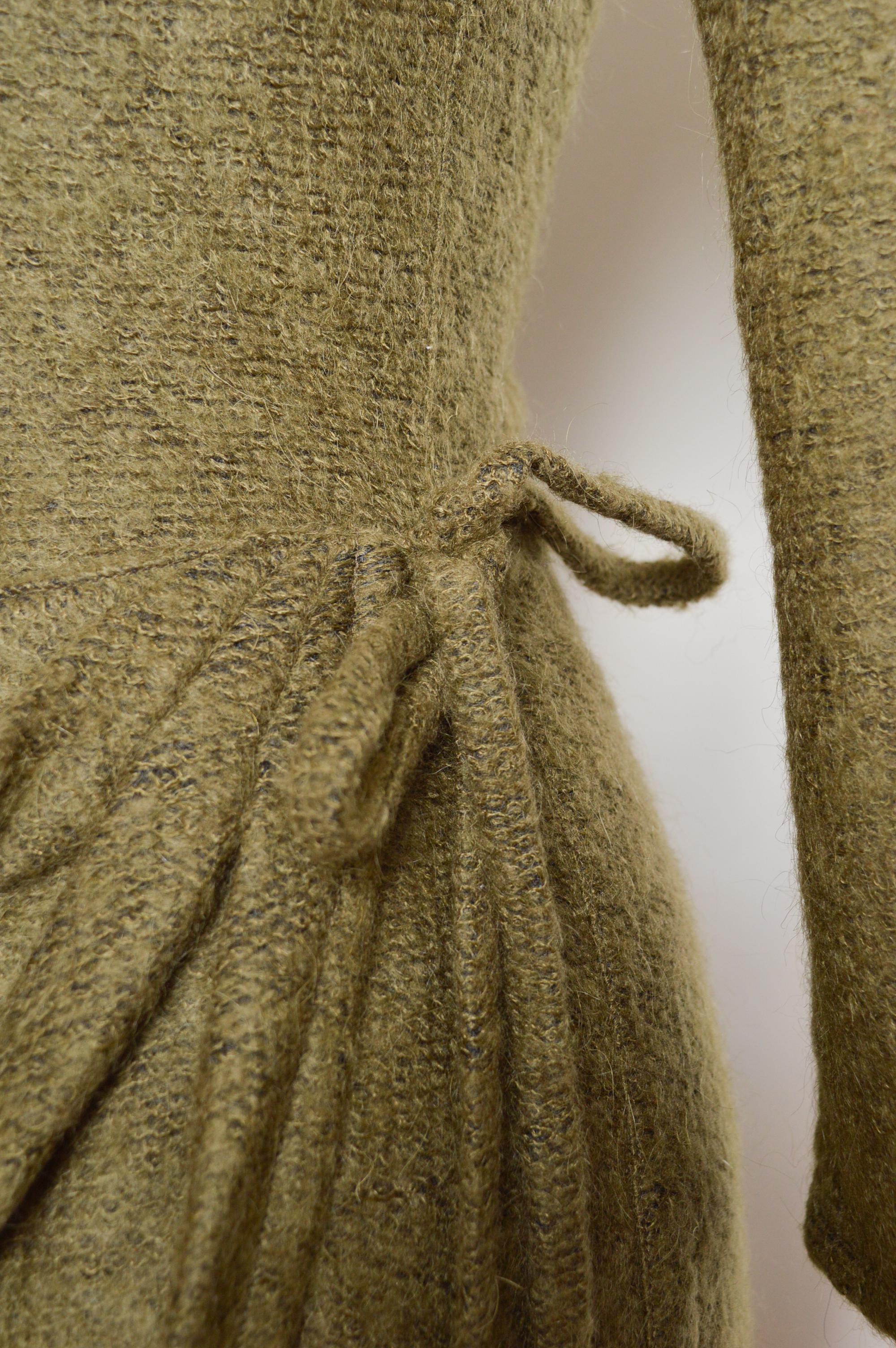 2000er Thierry Mugler Khaki Olive Grün Vintage Fuzzi Wolle Langarm Kleid Damen im Angebot