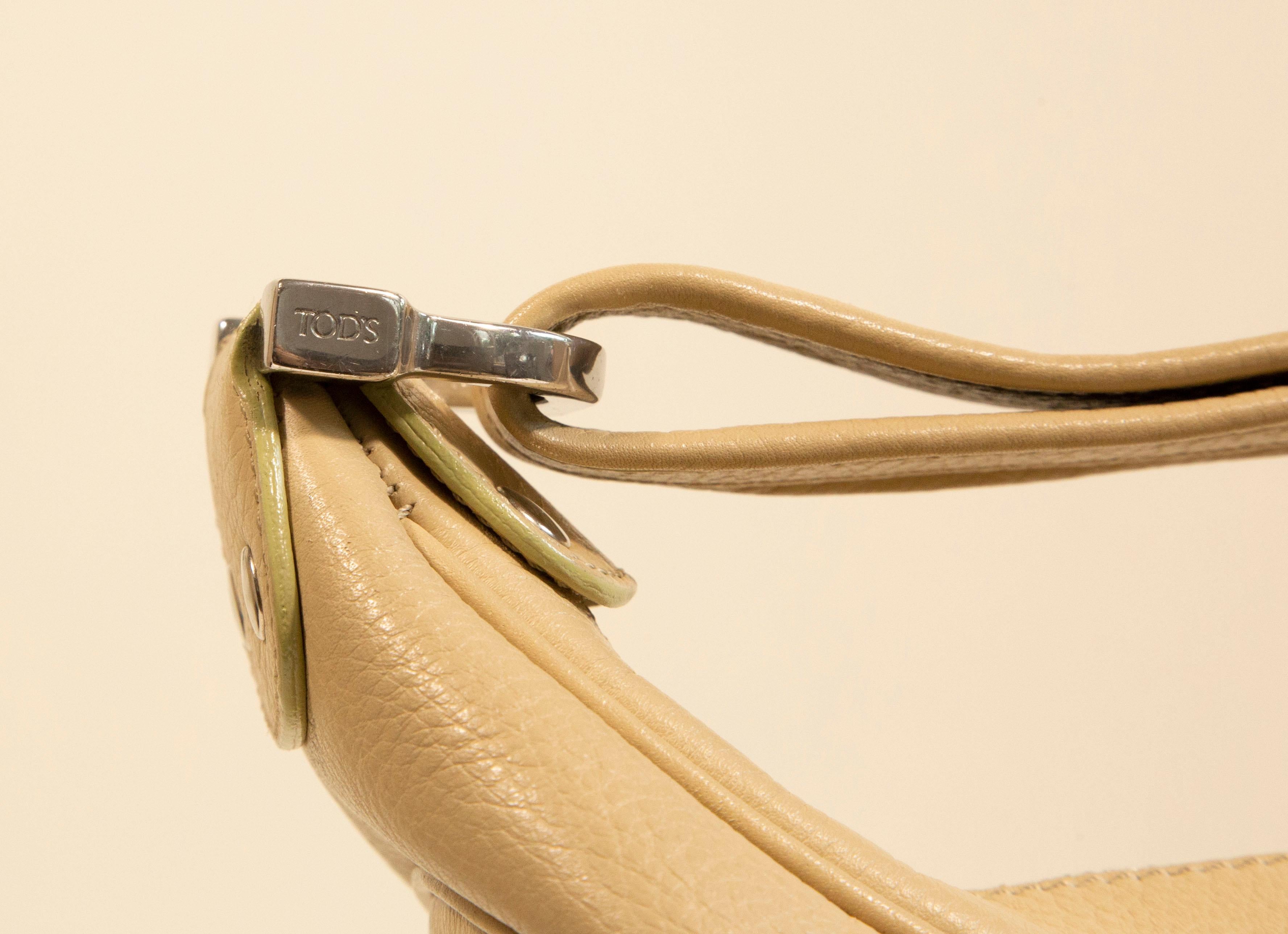 2000s Tod's Beige Leather Shoulder Bag For Sale 6