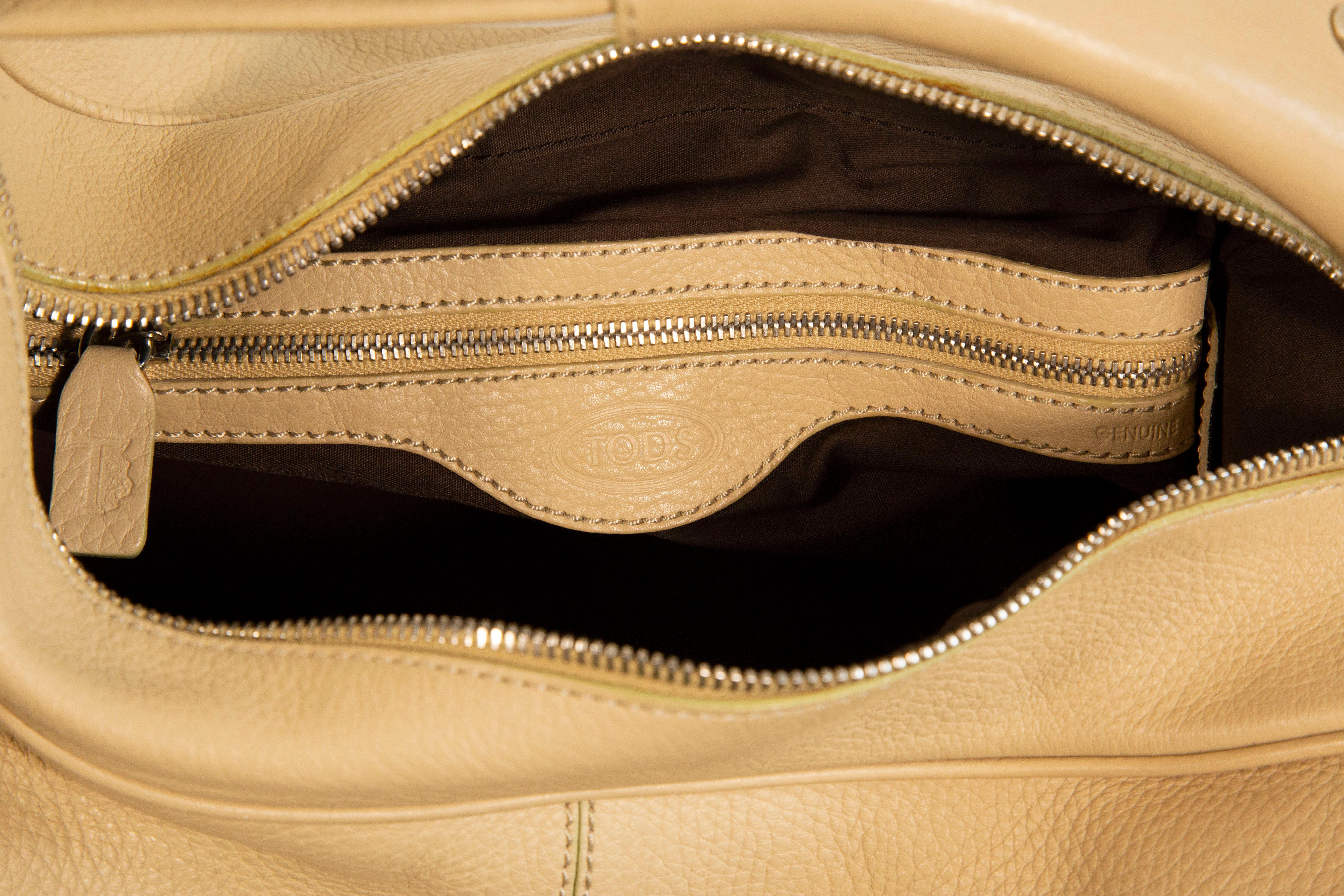 2000s Tod's Beige Leather Shoulder Bag For Sale 7