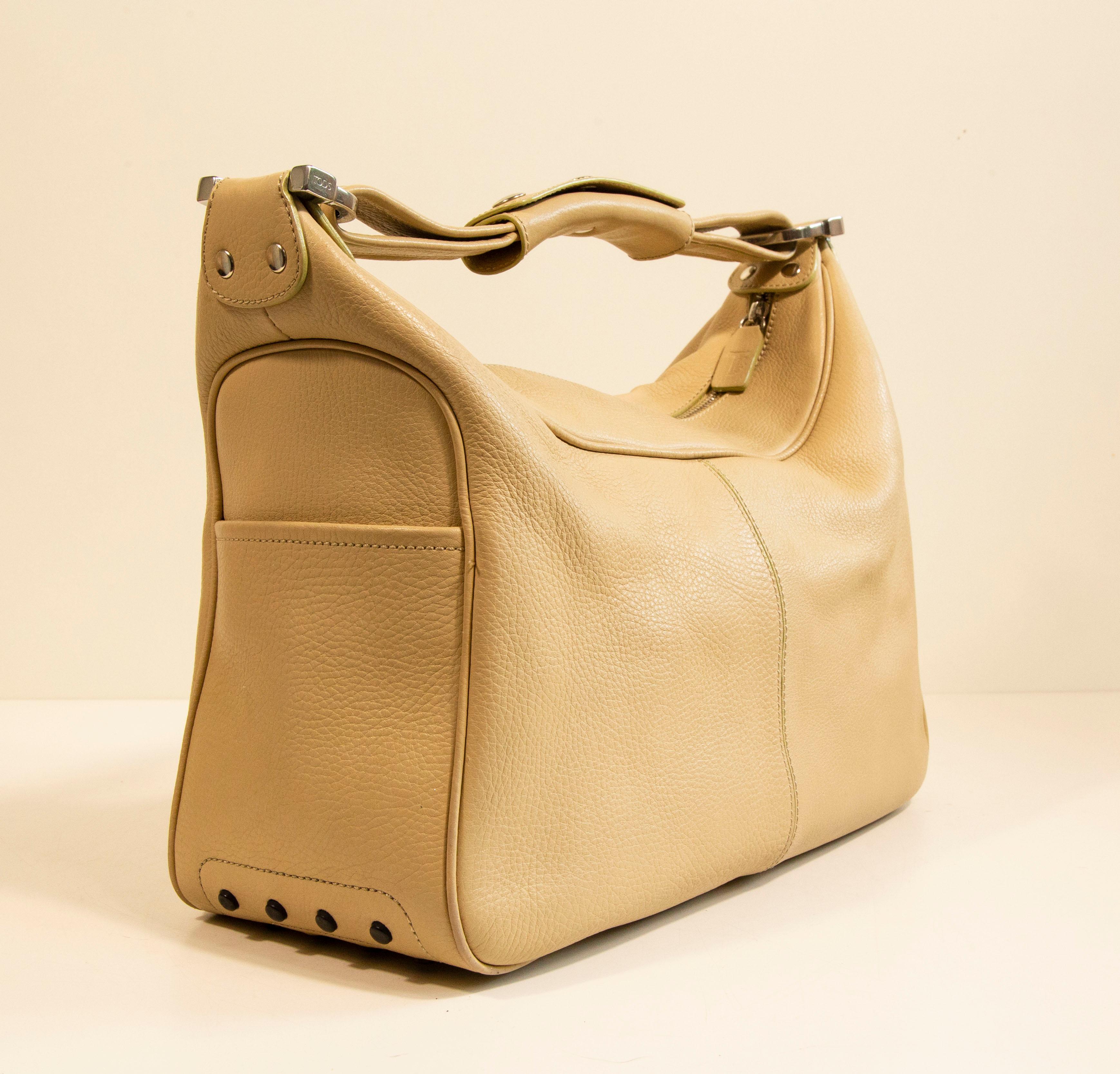 2000s Tod's Beige Leather Shoulder Bag In Good Condition For Sale In Arnhem, NL