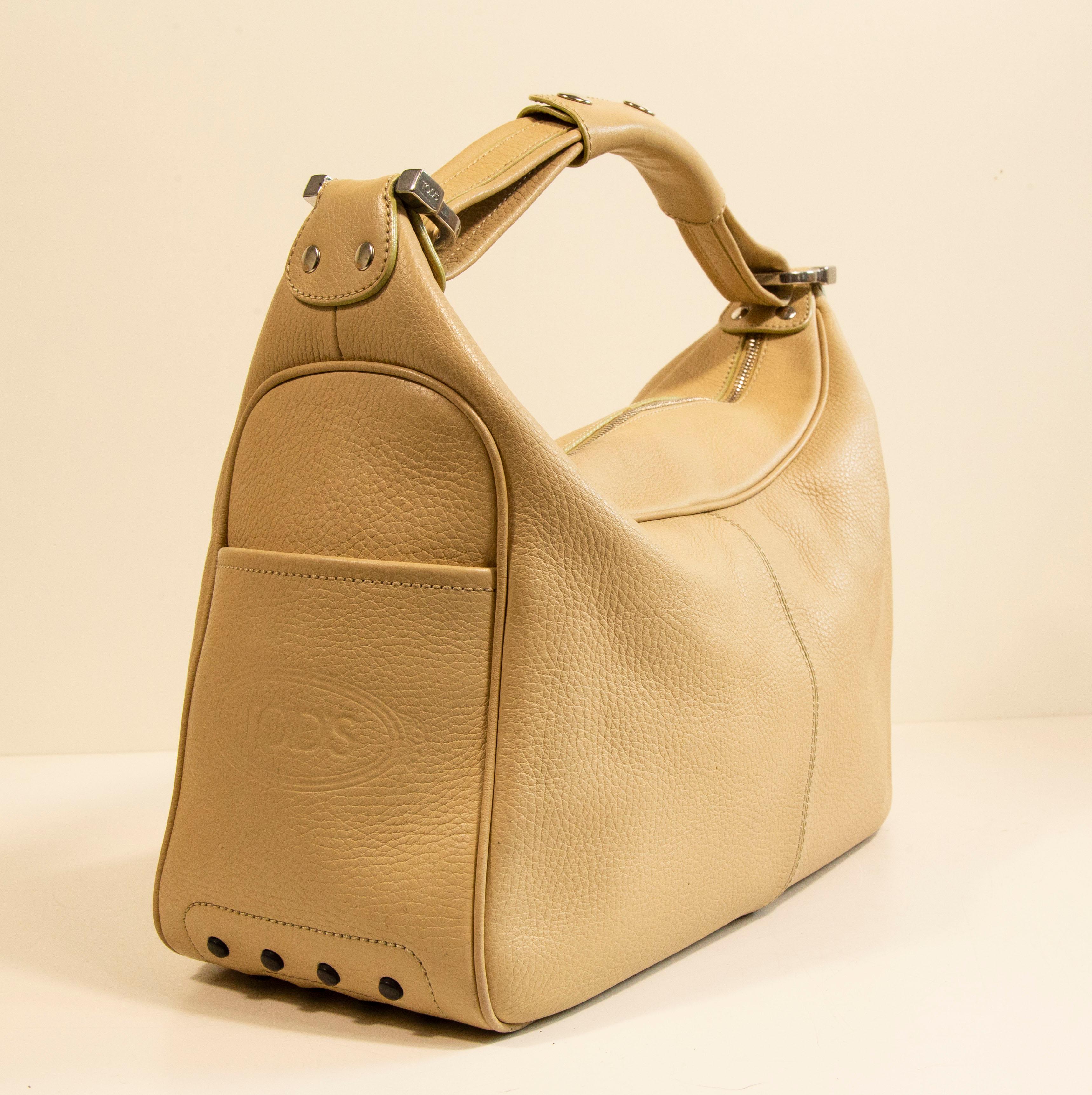 Women's or Men's 2000s Tod's Beige Leather Shoulder Bag For Sale