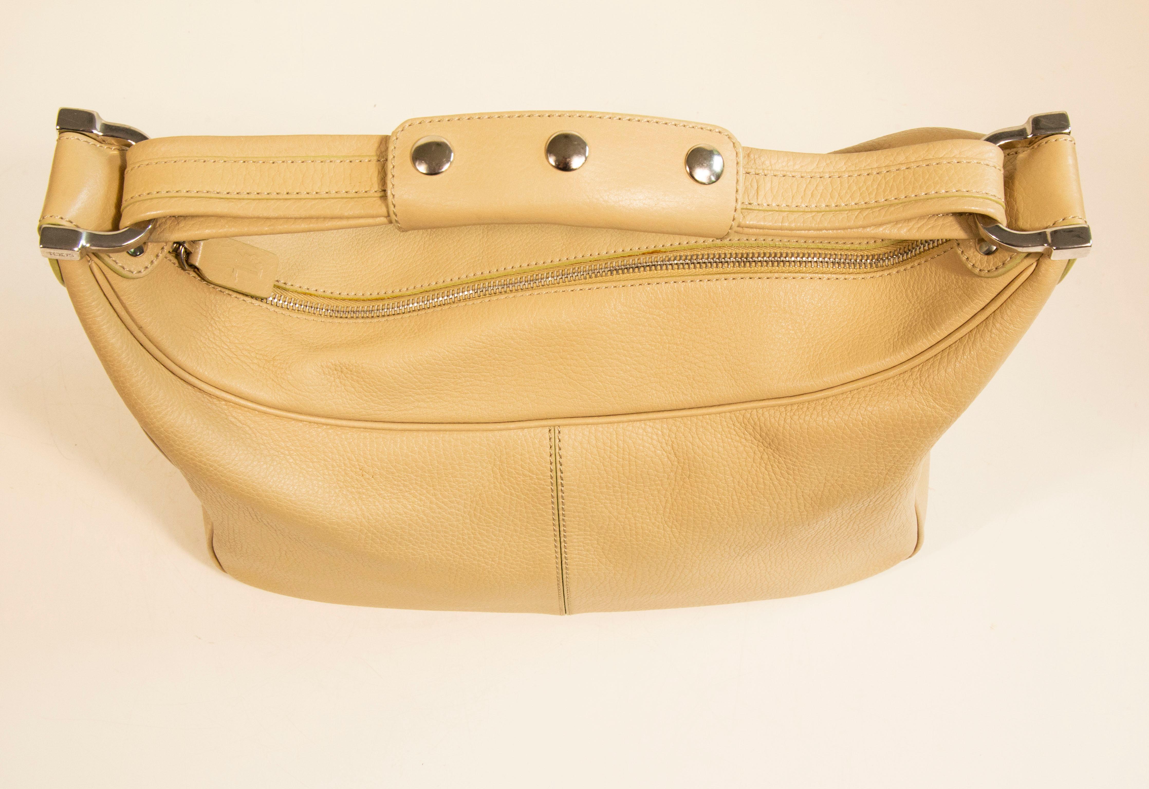 2000s Tod's Beige Leather Shoulder Bag For Sale 1