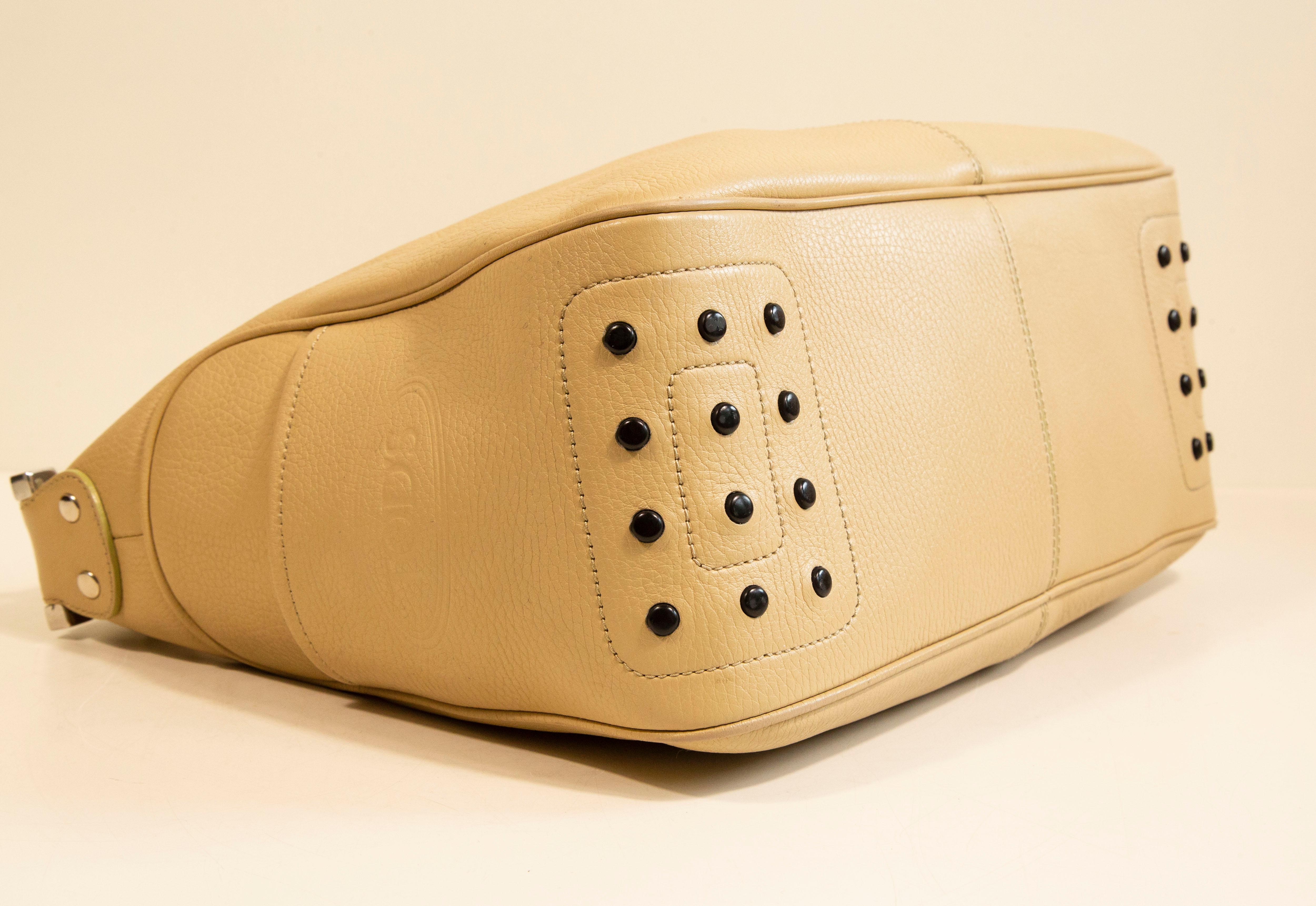 2000s Tod's Beige Leather Shoulder Bag For Sale 4
