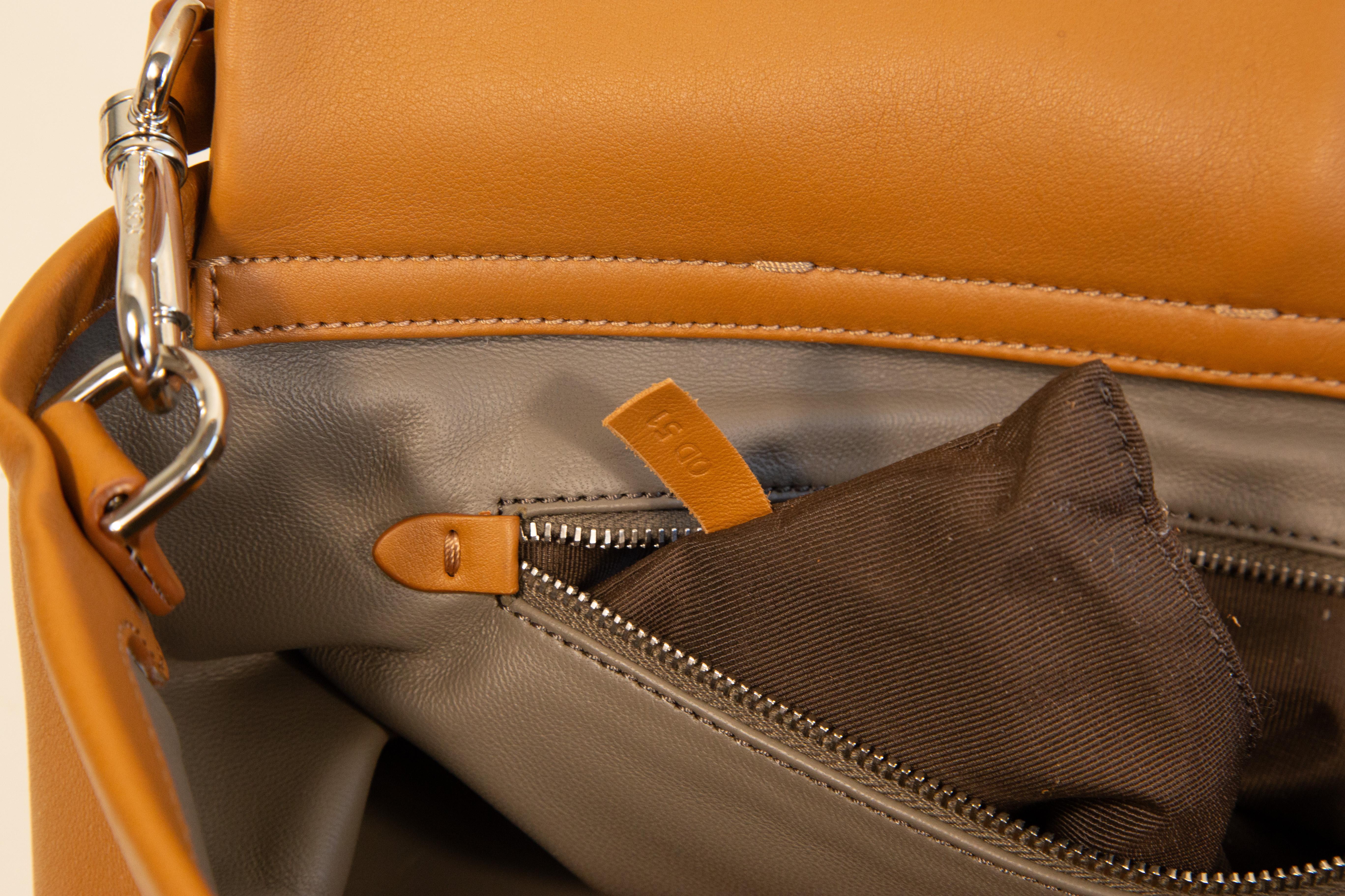 2000s Tod's Di Reverse 2 Way Bag in Brown Leather For Sale 12