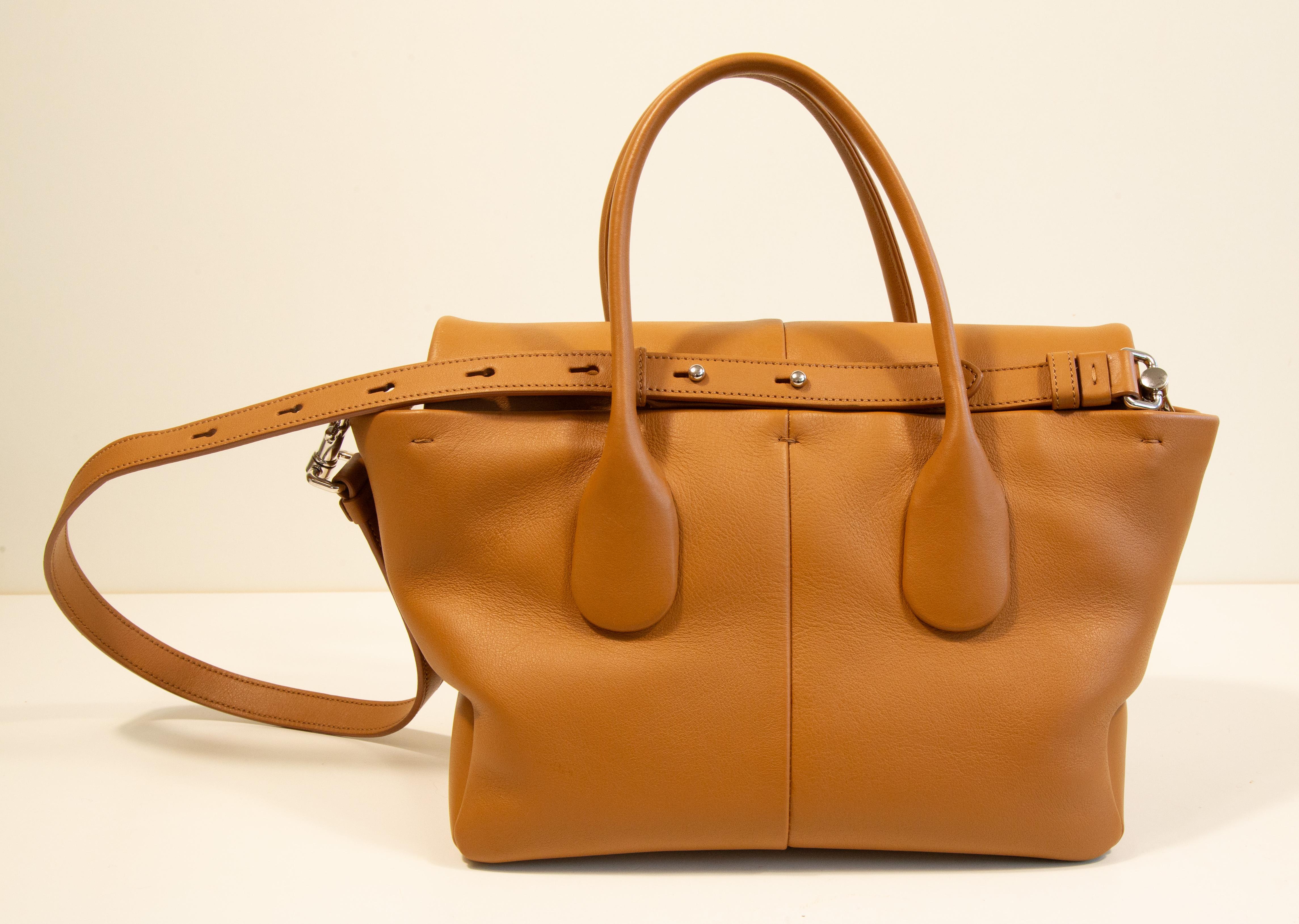 2000s Tod's Di Reverse 2 Way Bag in Brown Leather In Excellent Condition For Sale In Arnhem, NL