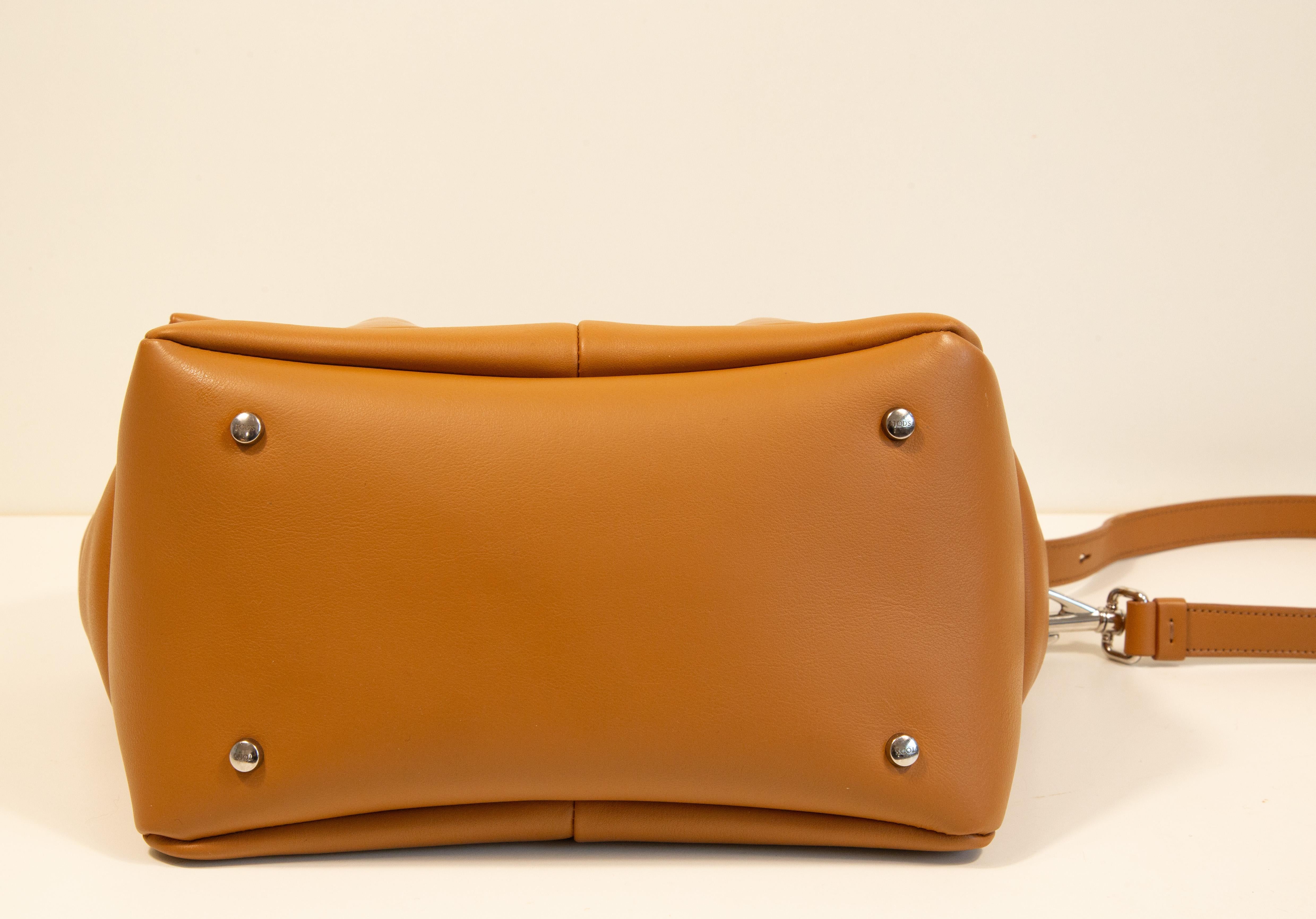 Women's or Men's 2000s Tod's Di Reverse 2 Way Bag in Brown Leather For Sale