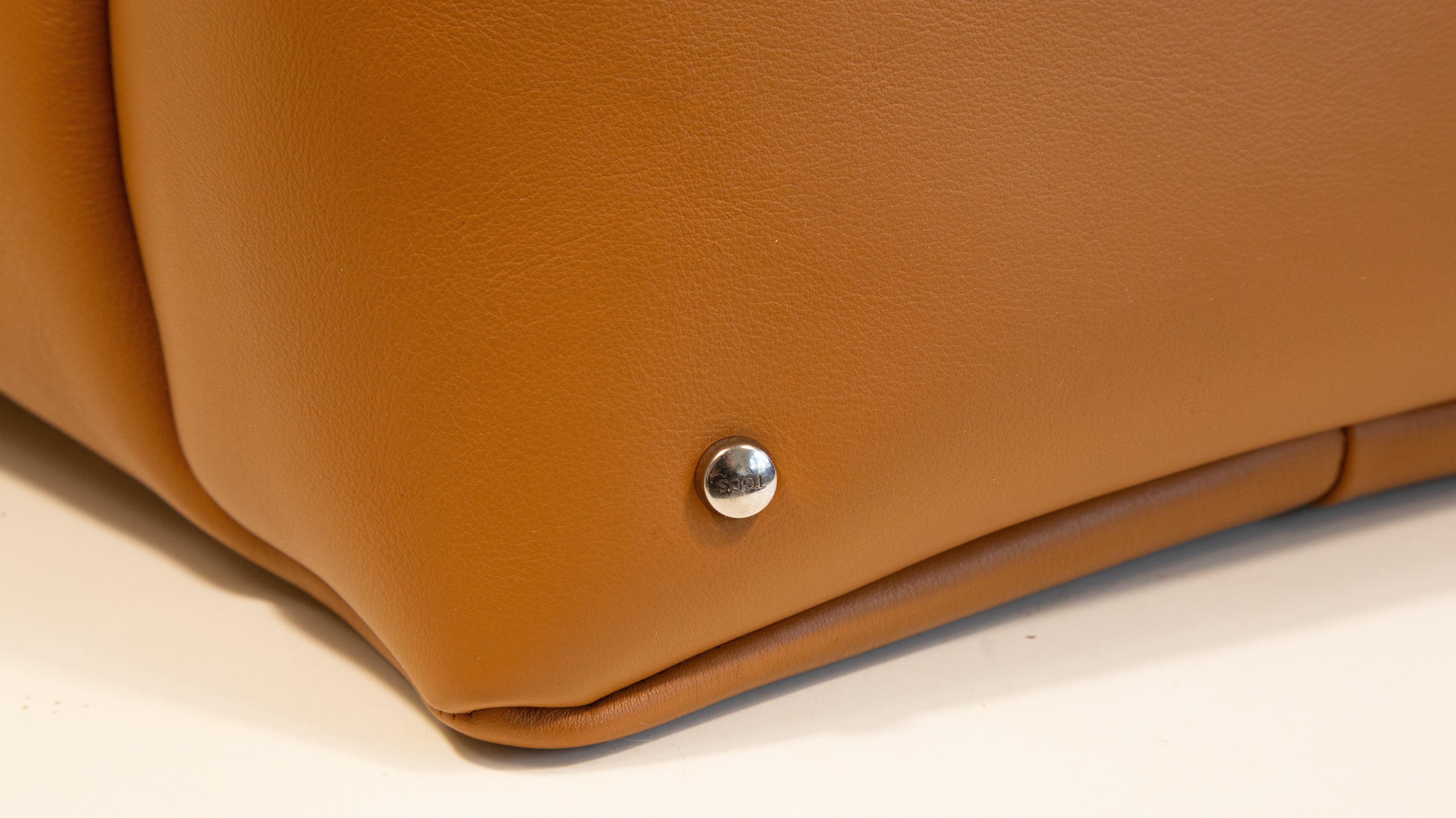 2000s Tod's Di Reverse 2 Way Bag in Brown Leather For Sale 3