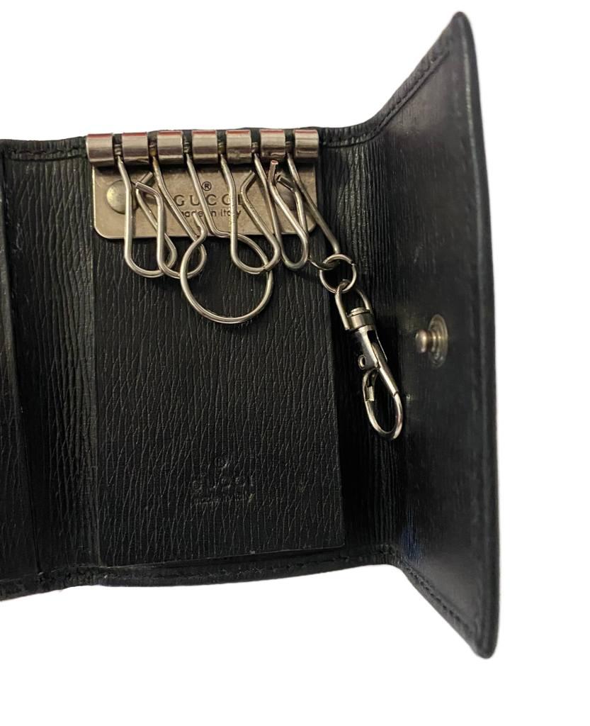 Women's or Men's 2000s GUCCI Tom Ford GG Ring Key Case Black Leather Wallet For Sale