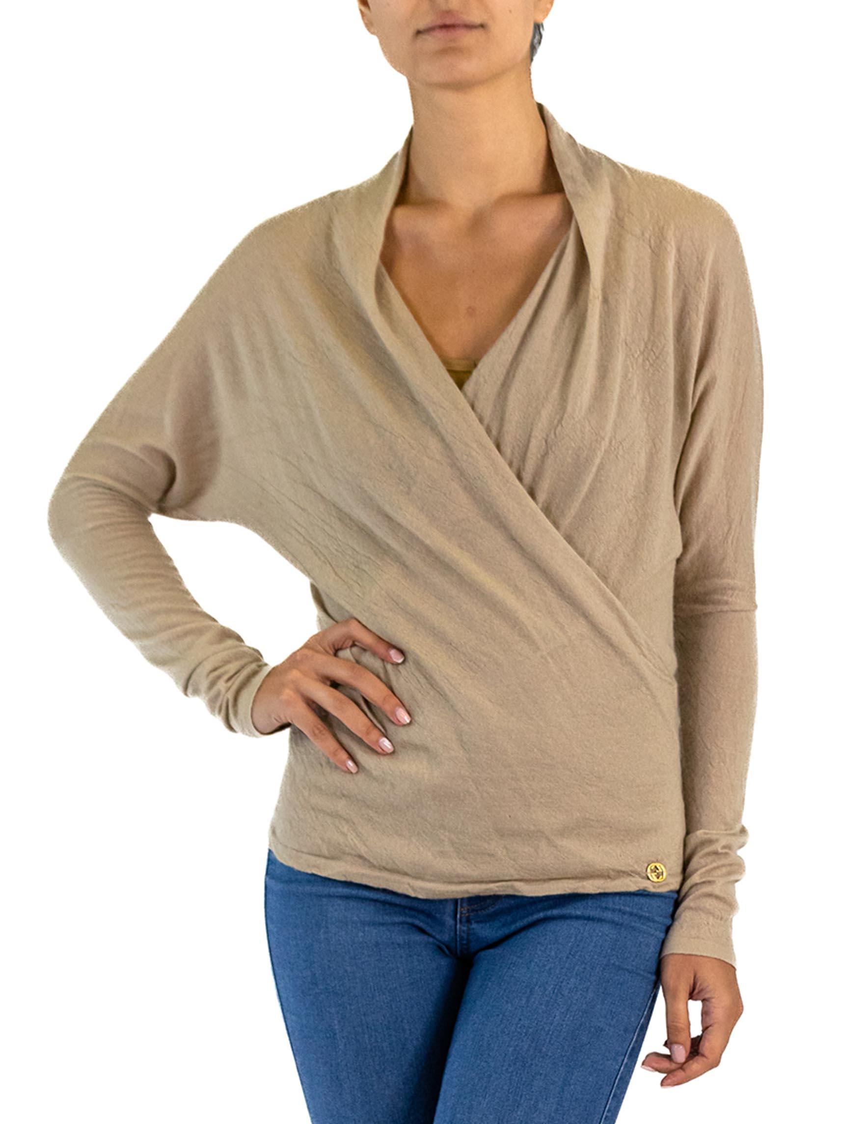 2000S TOM FORD GUCCI Biege Cashmere Textural Knit Low Cut Sweater For Sale 2