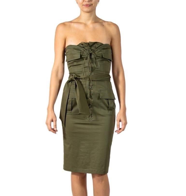 2000S TOM FORD YVES SAINT LAURENT Olivgrünes trägerloses Safari-Kleid aus Baumwolle/Lycra