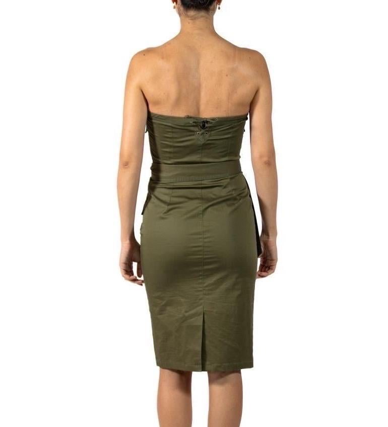 2000er TOM FORD YVES SAINT LAURENT Olivgrünes trägerloses Safari-Kleid aus Baumwolle/Lycra im Angebot 2
