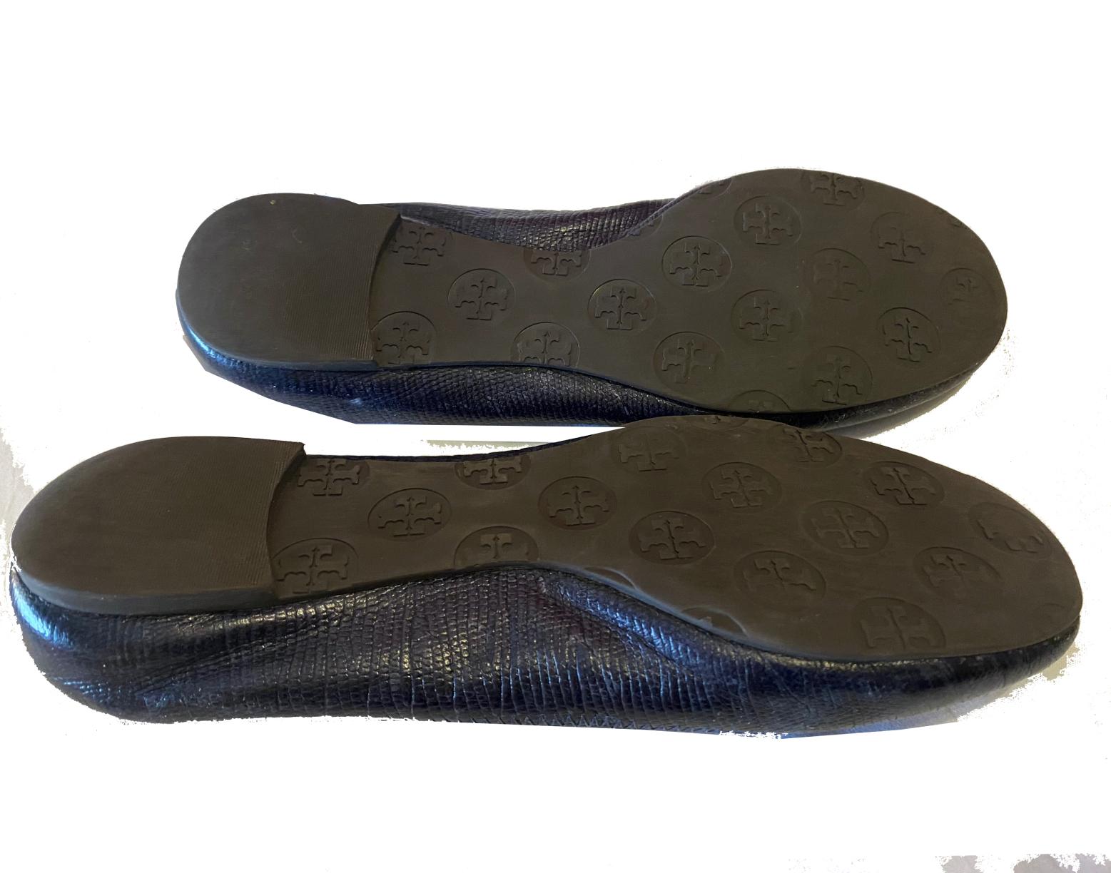 2000s Tory Burch Navy Blue Leather Minnie Ballet Flats, snake print leather 
Gold Metal Double T
Cushioned insole (3mm of padding)
Split rubber sole
Low Heel (0-35mm)
Size: 
37.5 IT 
US 7.5
FR 38.5

Condition: very good, images true to condition 