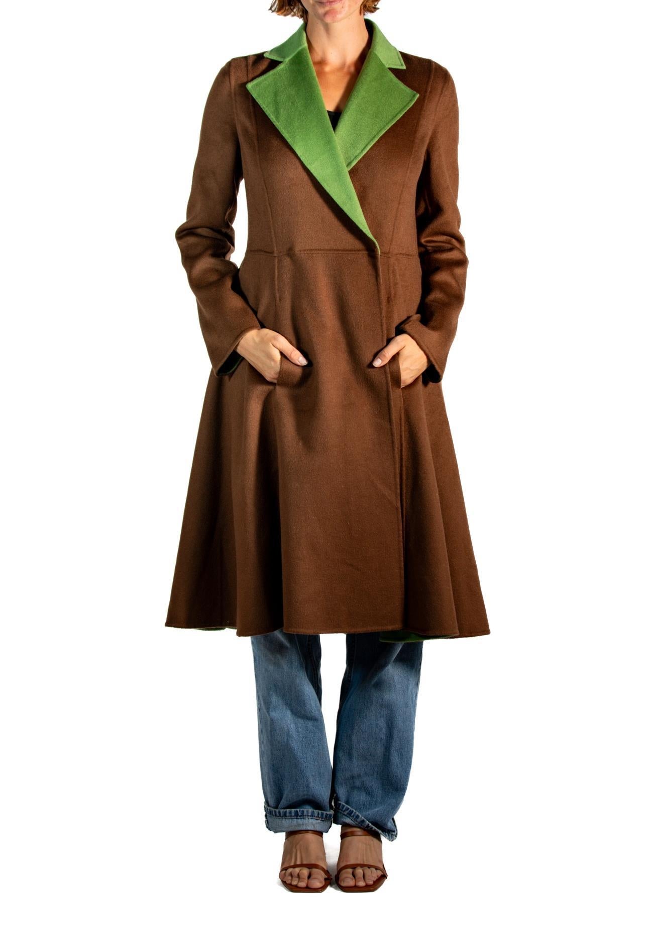 2000S Tse Dark Chocolate Brown Luscious Double Faced Cashmere Two-Tone Green & For Sale 4