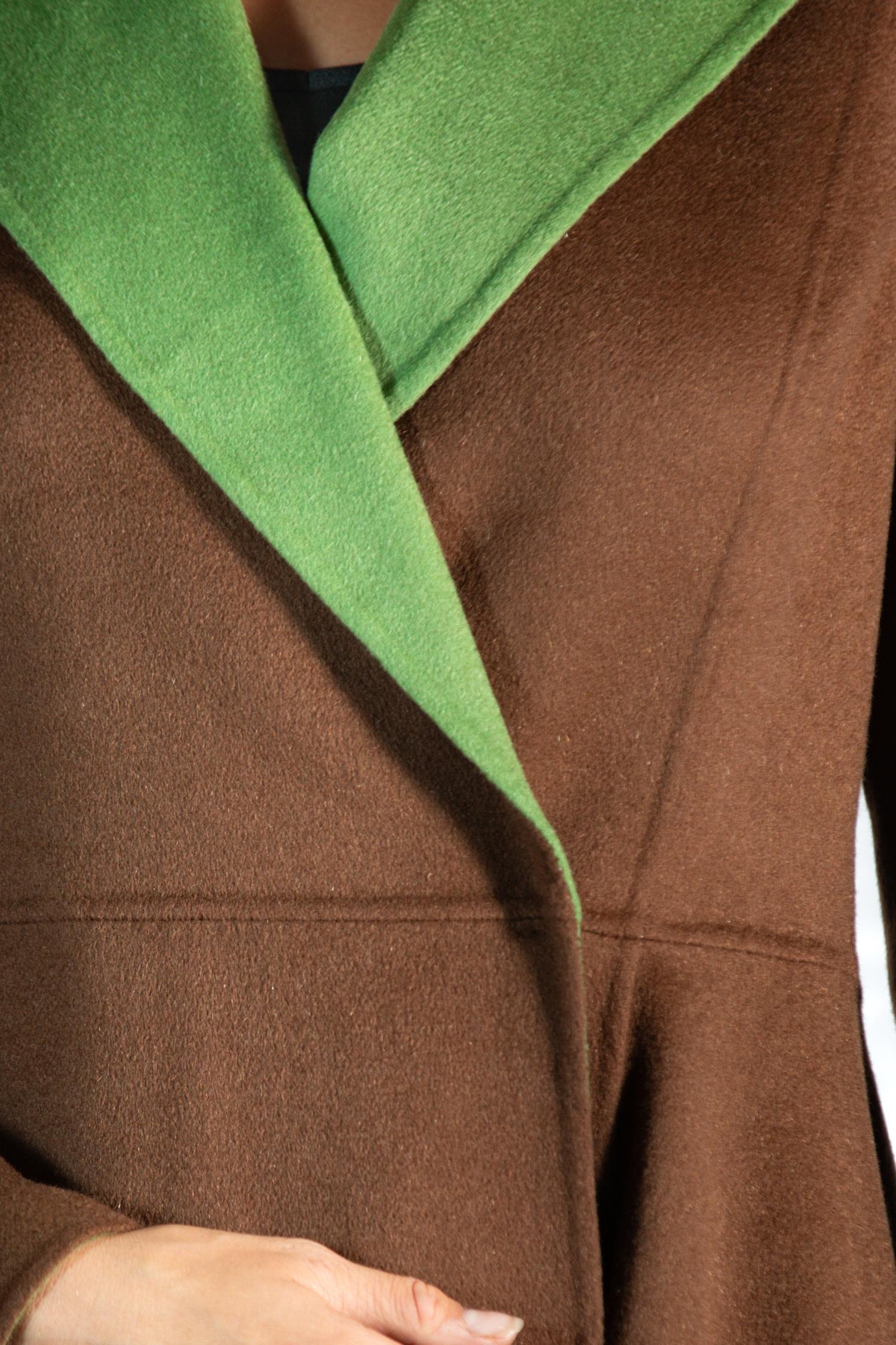 2000S Tse Dark Chocolate Brown Luscious Double Faced Cashmere Two-Tone Green & For Sale 5
