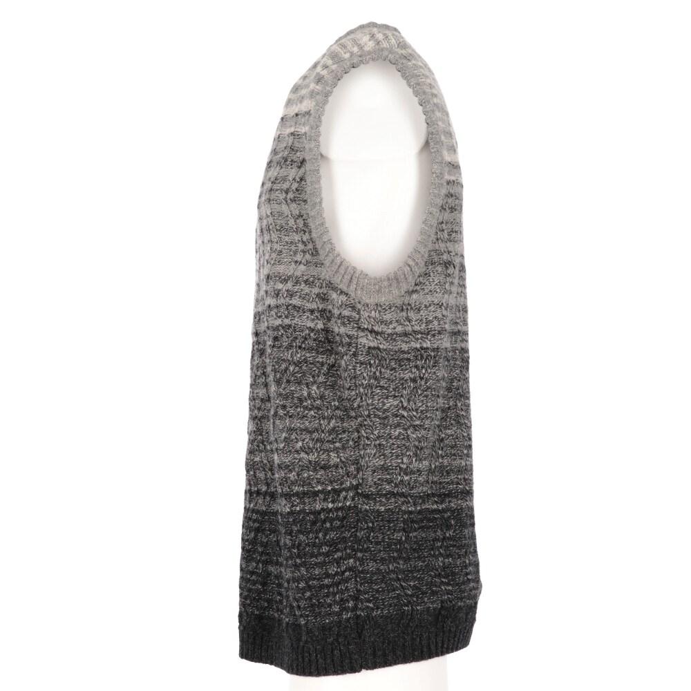Ungaro shaded grey knitted vest, featuring a zigzag ribbed design.

Size: 50 IT

Flat measurements
Height: 74 cm
Bust: 52 cm
Shoulders: 41,5 cm

Product code: X1025

Composition: 80% Wool - 20% Polyamide

Made in: Italy

Condition: Very good