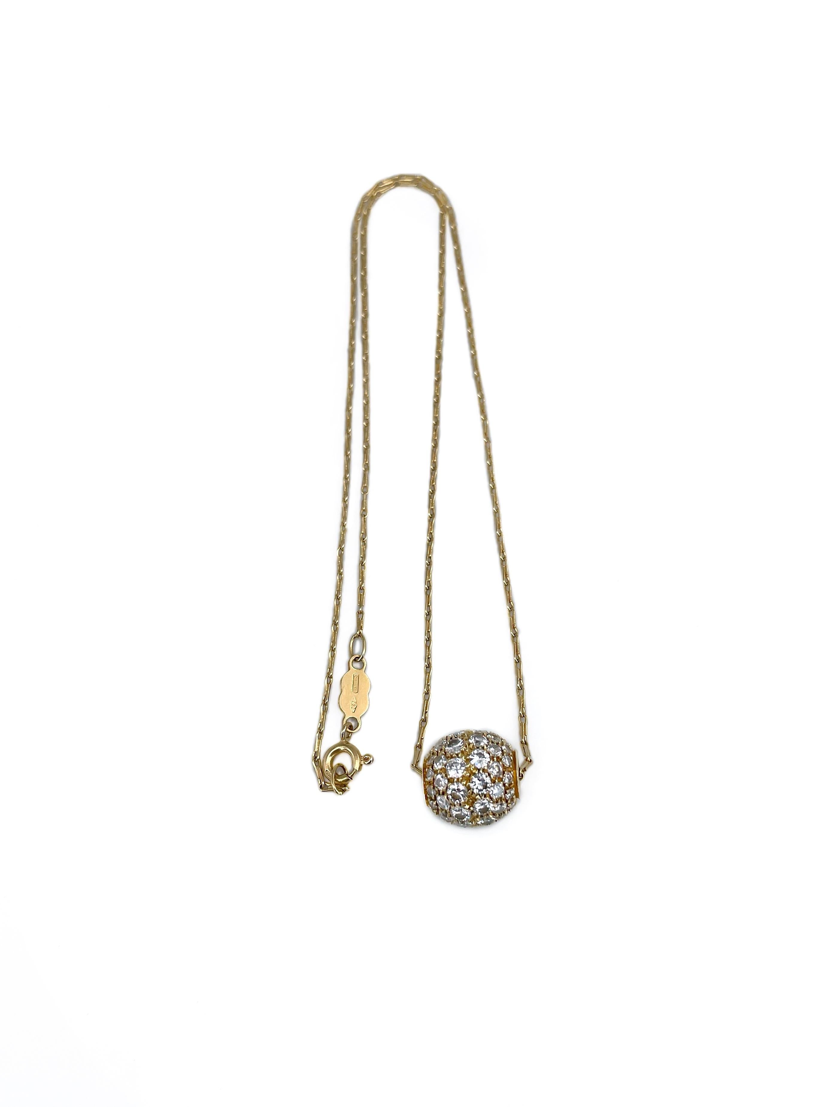 It is a stylish ball pendant with a chain designed by Italian jewelry brand “Unoaerre” in 2000s. It is crafted in 18K yellow gold. The piece features 72 round brilliant  cut diamonds: TW 2.40ct, RW+/W, VS-SI.

Signed (shown in photos).

Weight: