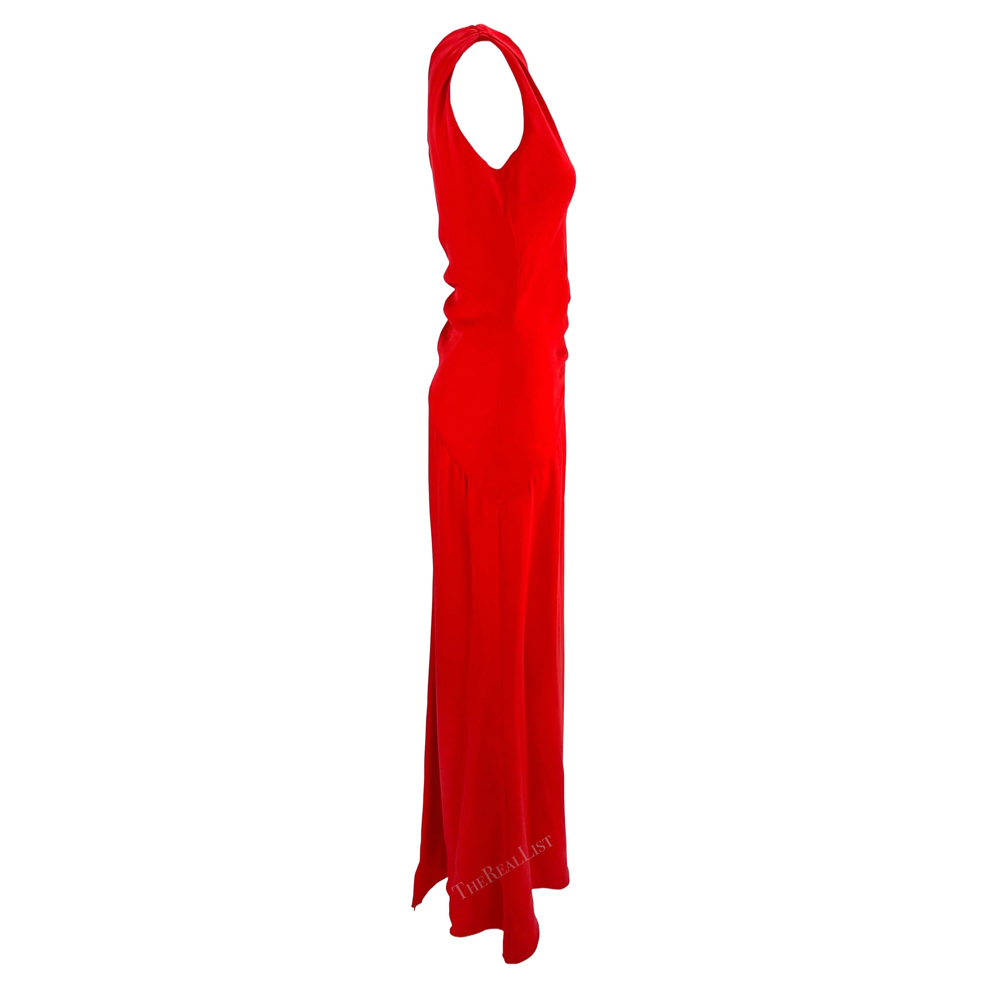 2000er Valentino Garavani Asymmetrisches ärmelloses rotes Seidenkleid Damen im Angebot