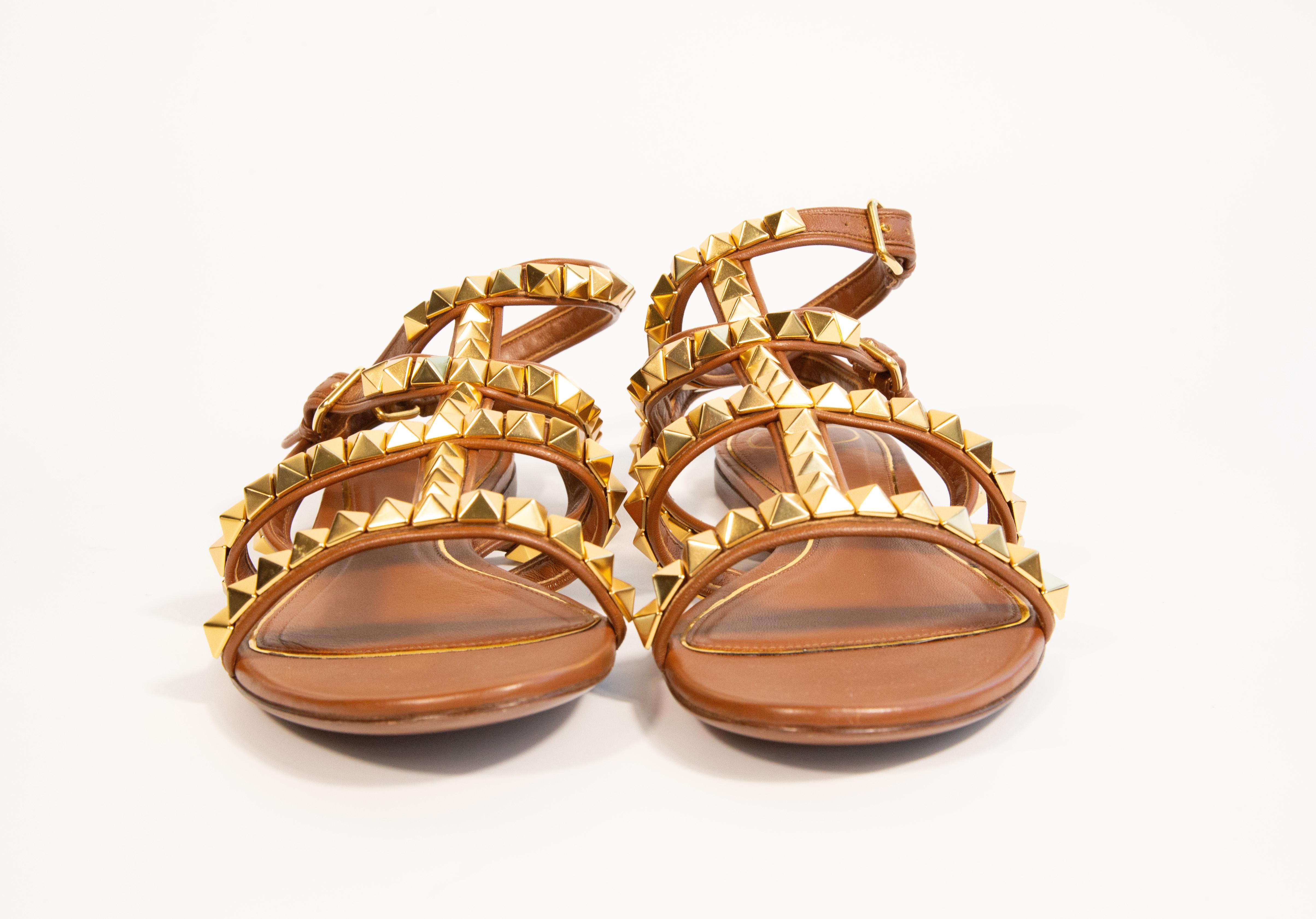 2000s Valentino Garavani Rockstud Sandalia de piel marrón talla EU 39 Marrón en venta