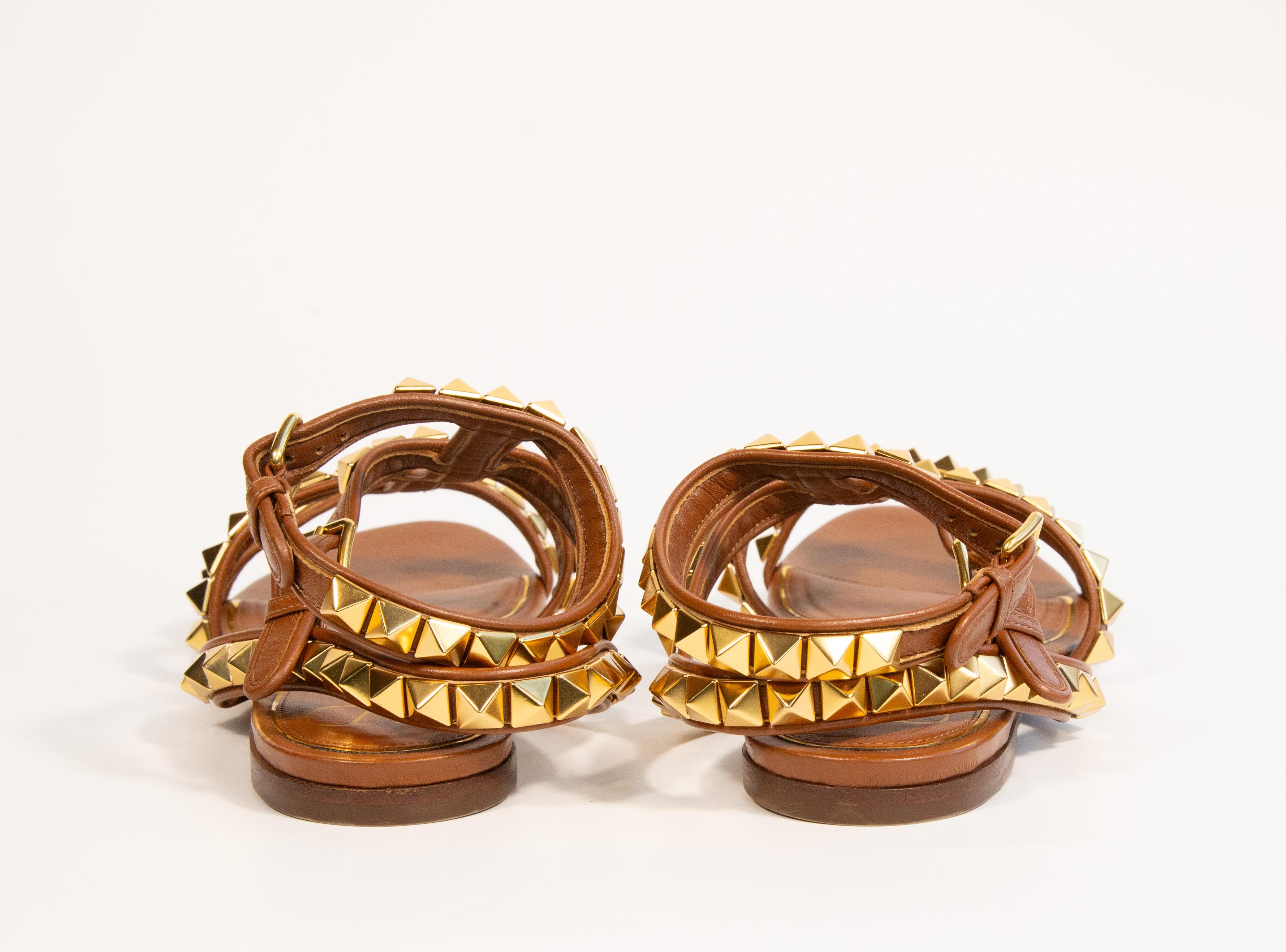 2000s Valentino Garavani Rockstud Sandalia de piel marrón talla EU 39 en venta 3