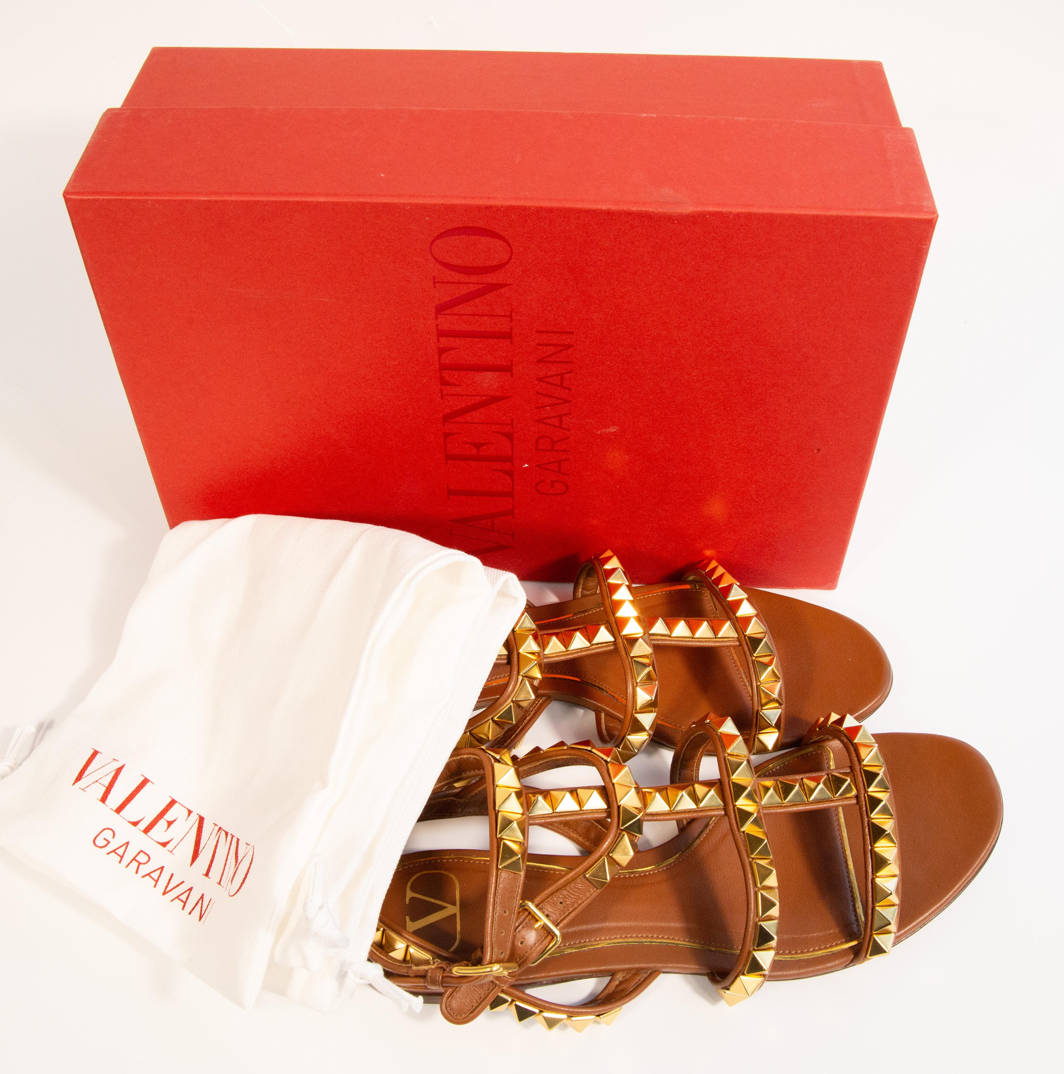 2000s Valentino Garavani Rockstud Sandalia de piel marrón talla EU 39 en venta 4