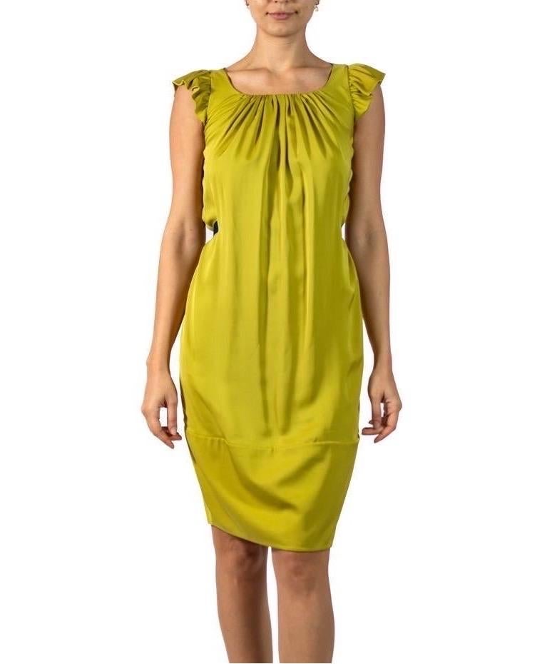 2000S Valentino Green Silk Dress With Navy Blue Waist Belt In Excellent Condition For Sale In New York, NY