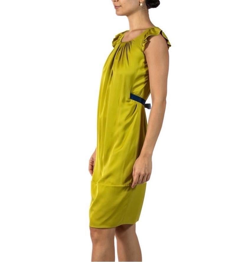 Women's 2000S Valentino Green Silk Dress With Navy Blue Waist Belt For Sale