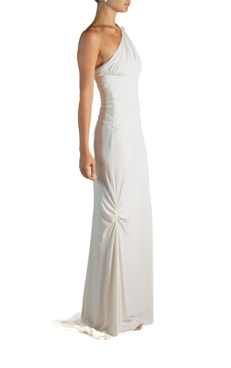 2000S Vera Wang Cream Poly Blend Jersey One Shoulder Goddess Gown In Excellent Condition For Sale In New York, NY