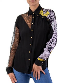 2000er VERSACE Schwarze Seidenbluse mit Leopardenmuster mit Spitzenausschnitten und Gold Medusa B
