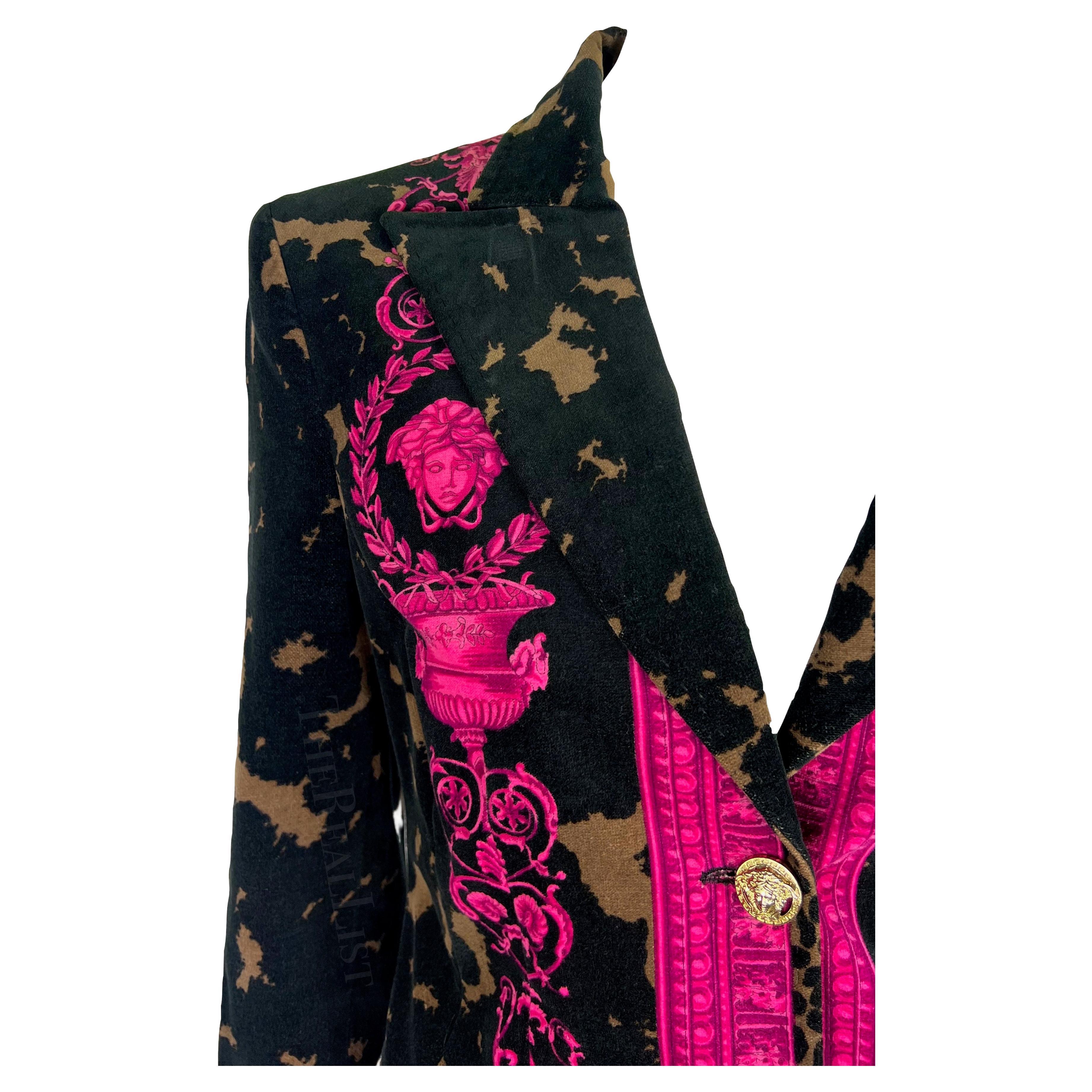 Presenting a striking brown and pink Versace velvet blazer designed by Donatella Versace. From the early 2000s, this blazer mesmerizes with its captivating brown cheetah print beautifully complemented by a vibrant hot pink baroque design, which