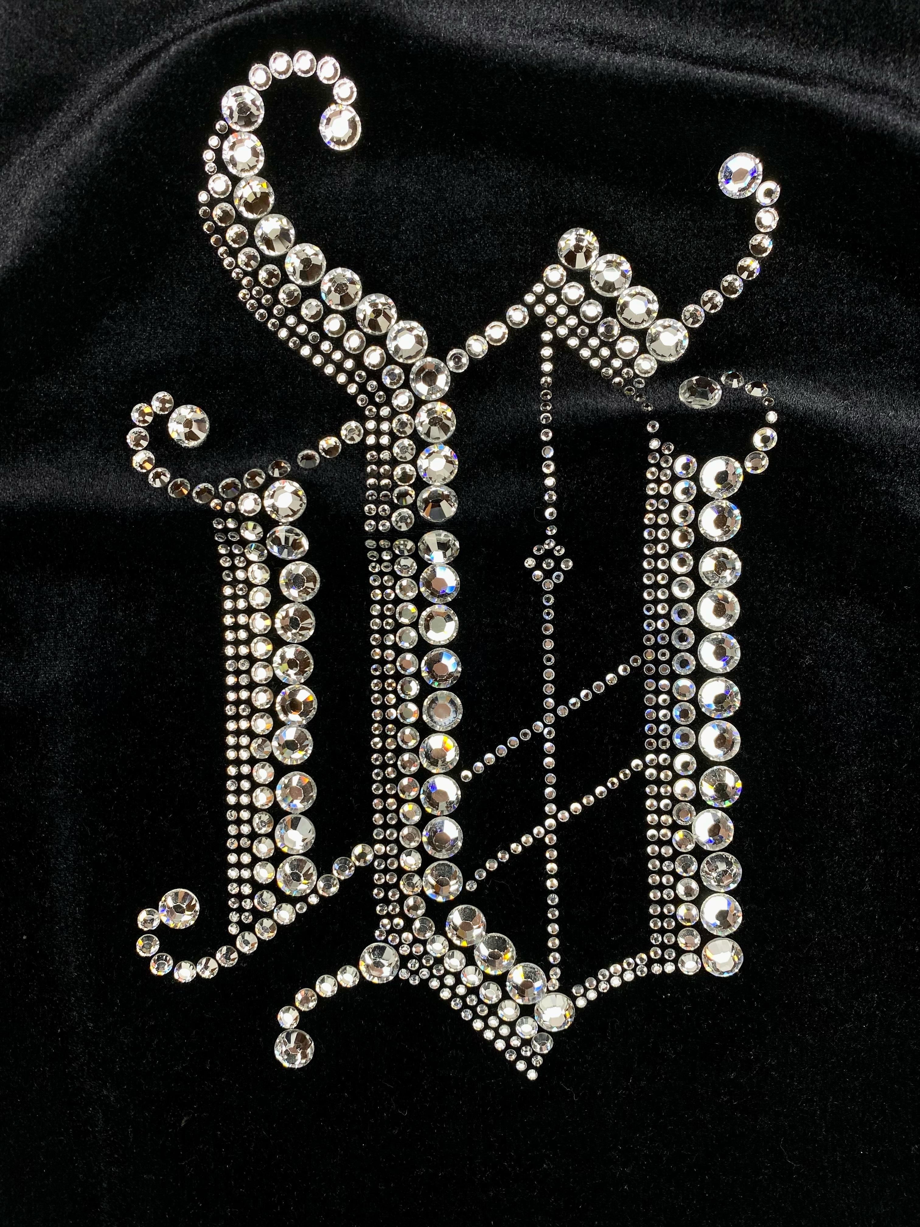 Canotta anni 2000 Versace by Donatella Versace con strass e monogramma in velluto nero elasticizzato in vendita 2