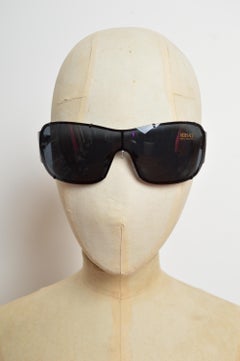 Occhiali da sole avvolgenti Versace degli anni 2000 con grande maschera nera, stile Y2K, vintage