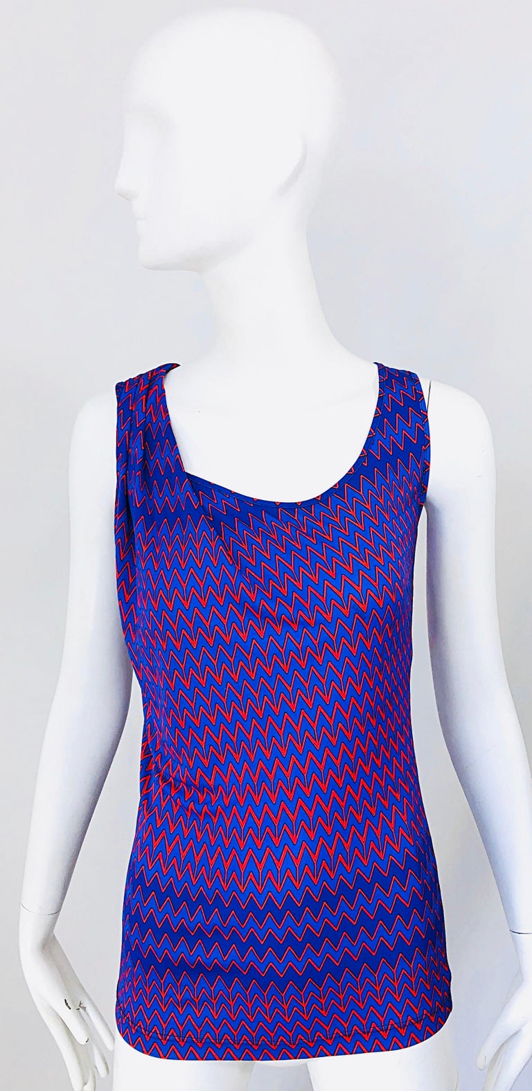 Flattering early 2000s GIANNI VERSACE Versus blue and red chevron zig zag V logo print sleeveless rayon jersey top ! Features two shades of blue and one shade of lipstick red. Draped detail at top right shoulder. Super soft rayon jersey stretches to