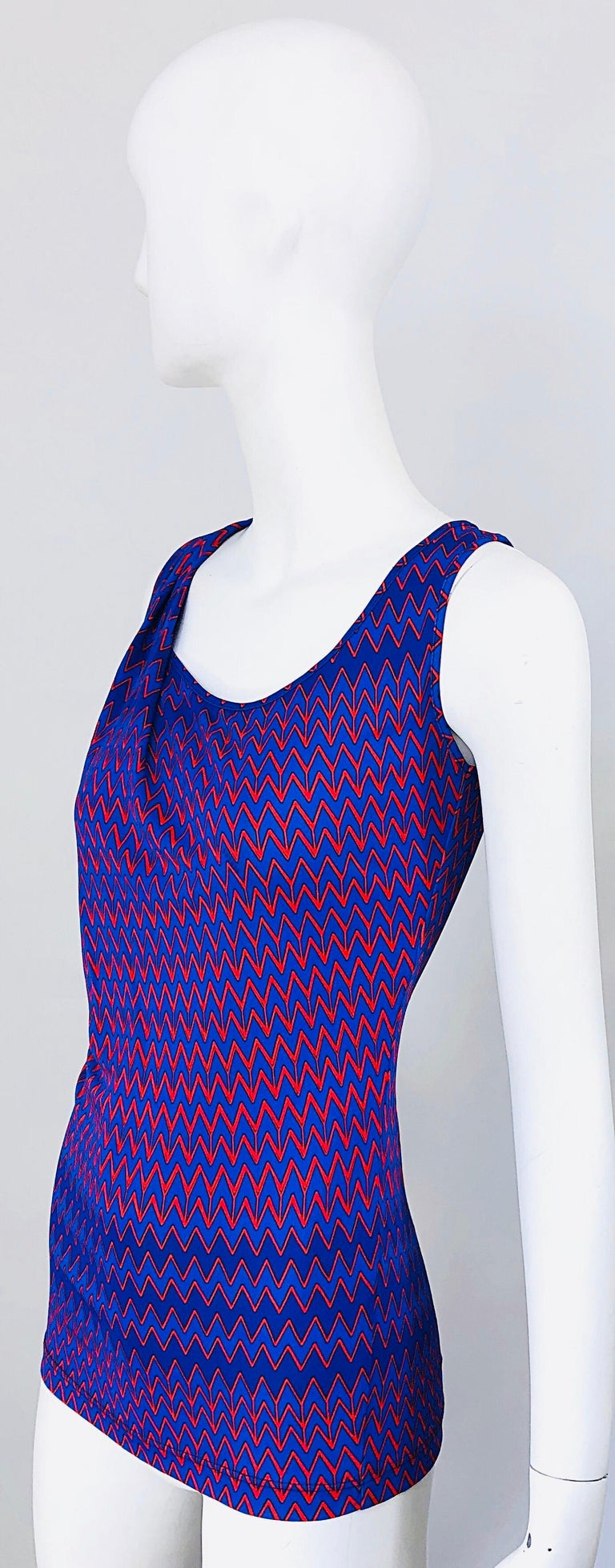 Women's 2000s Versace Versus Blue + Red Rayon Jersey Chevron Print Sleeveless Shirt Top For Sale