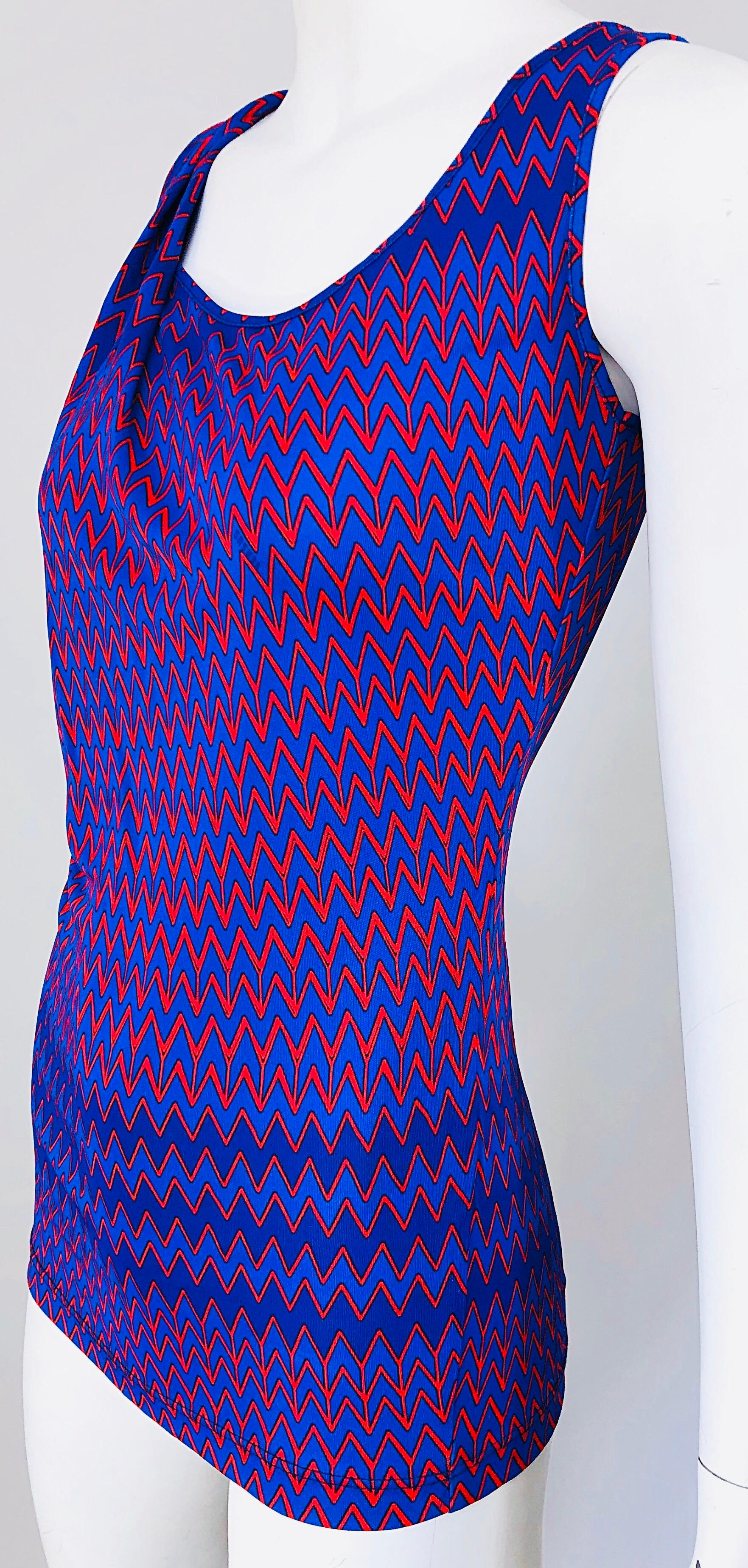 Women's 2000s Versace Versus Blue + Red Rayon Jersey Chevron Print Sleeveless Shirt Top For Sale