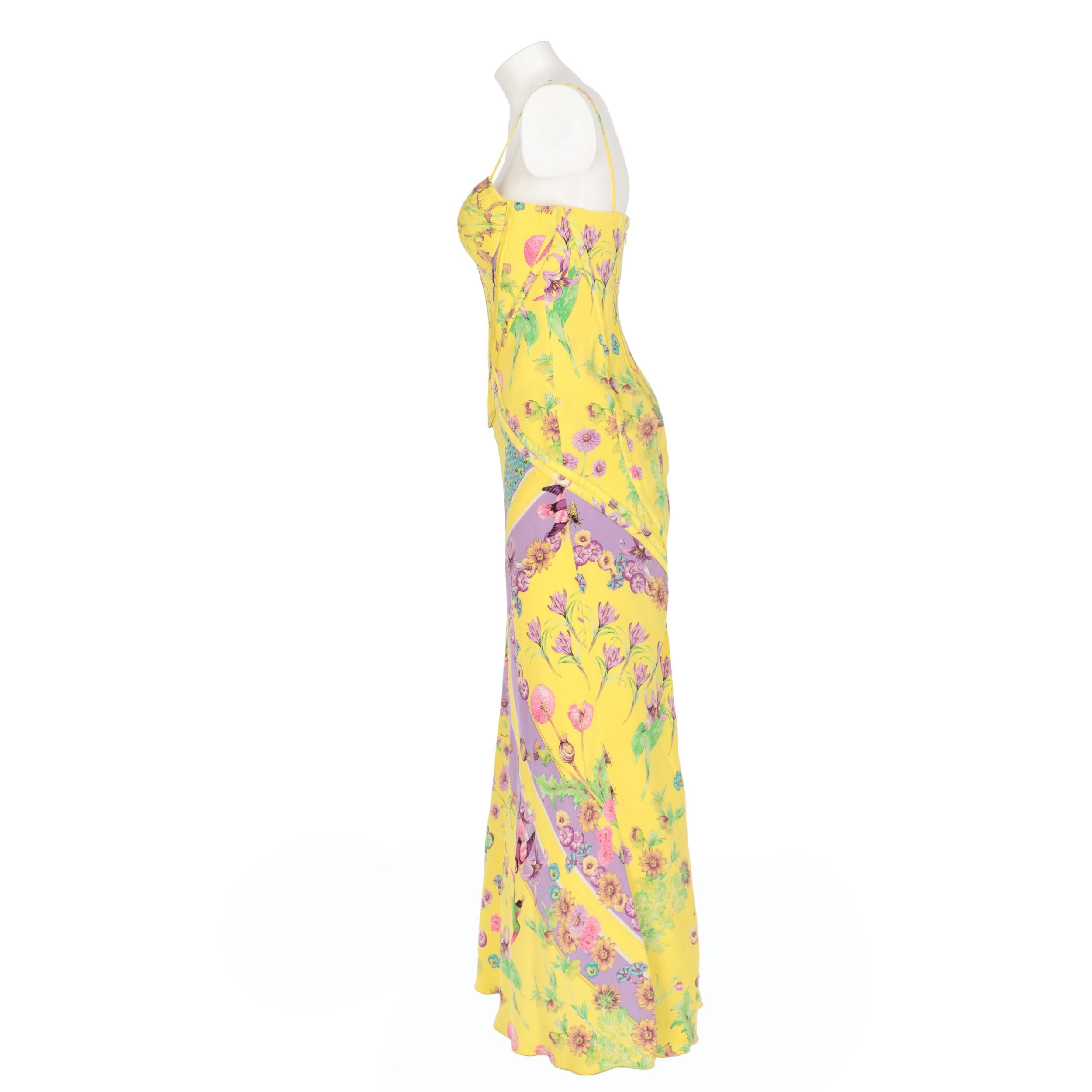Versace yellow silk blend fabric with floral print sheath dress. Model with boned bodice with sweetheart neckline and thin straps. Zip Fastening and back pleated decoration. 
Years: 2000s

Made in Italy

Size: 42 IT

Flat measurements 

Height: 143