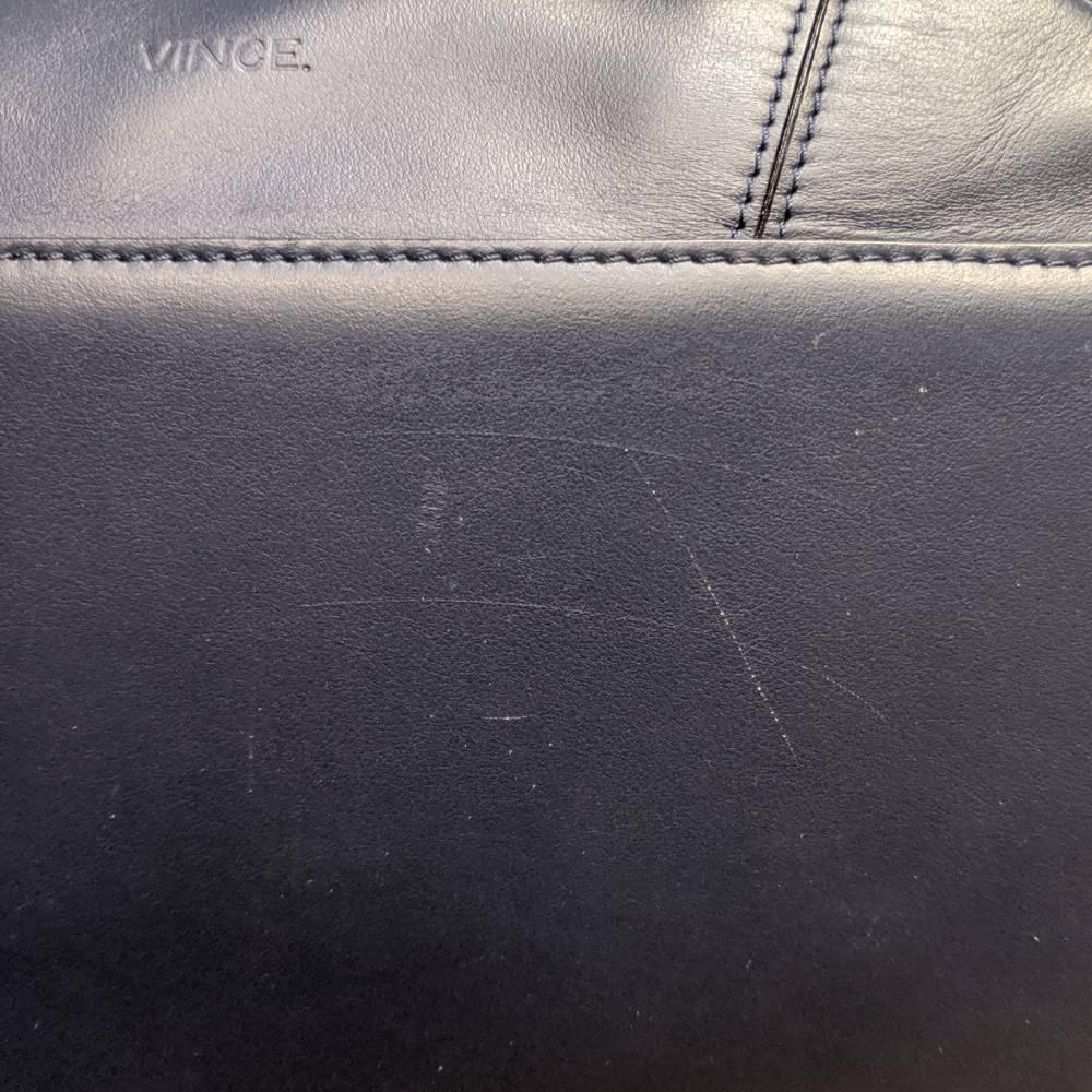 2000s Vince blue leather bag featuring a tone-on-tone calf hair insert For Sale 5