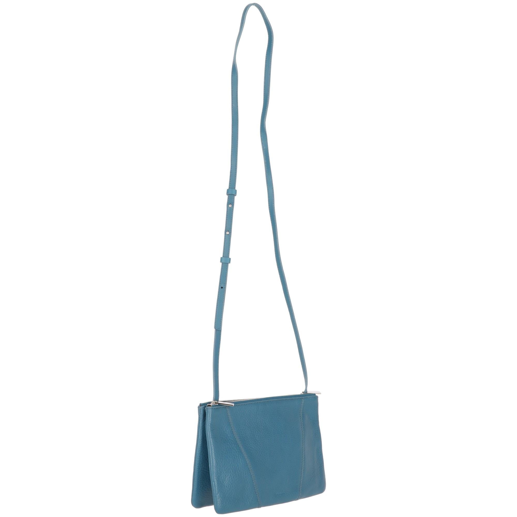 A.N.G.E.L.O. VINTAGE – ITALY

Vince real leather shoulder bag in sugar paper color with adjustable shoulder strap. The bag is composed by two silver-tone metal zipped clutch and merged through metal press studs. Lined in grey cotton.

Years: